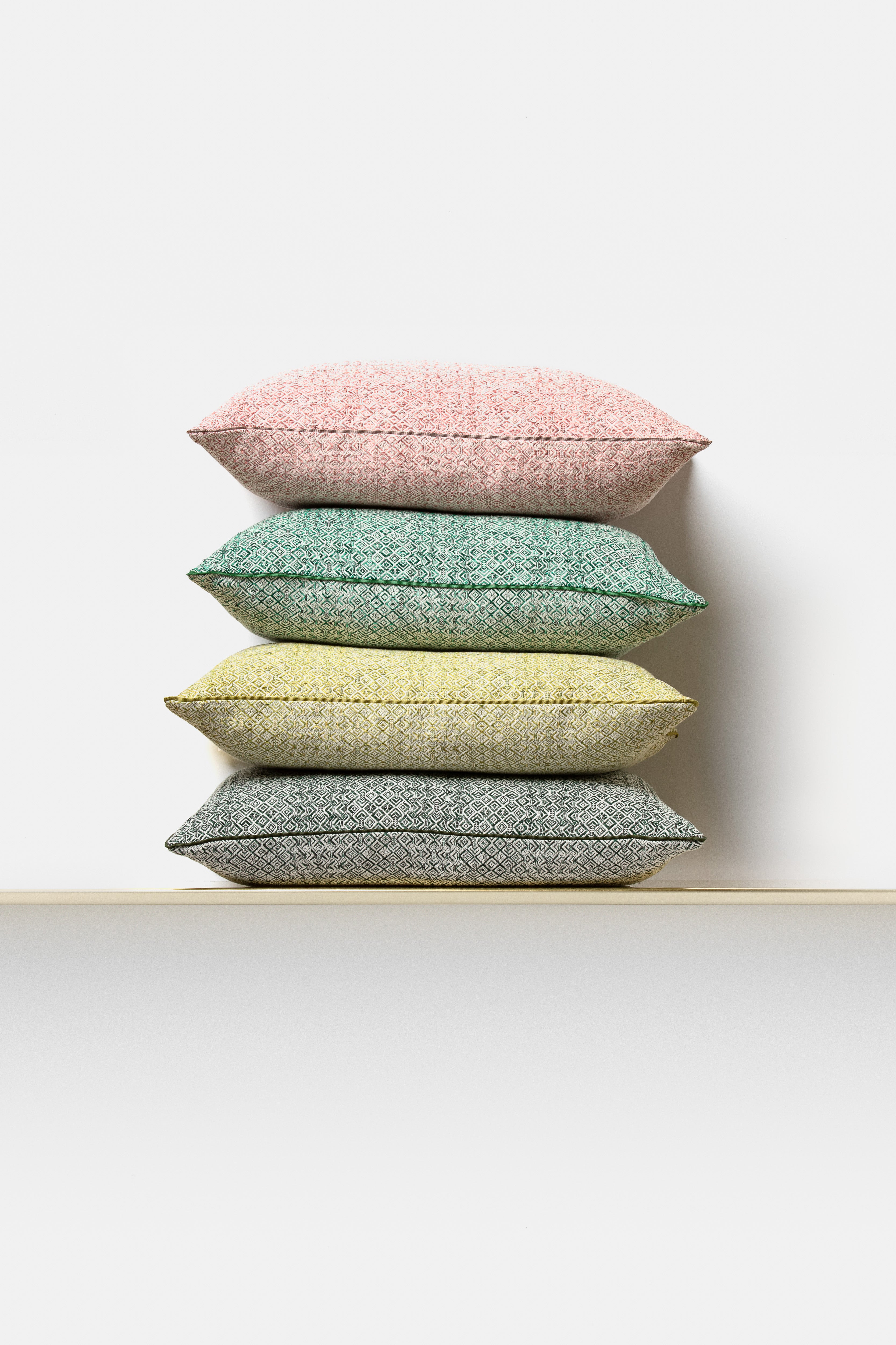 "Intreccio" rectangular cushion cover in Cipresso Green