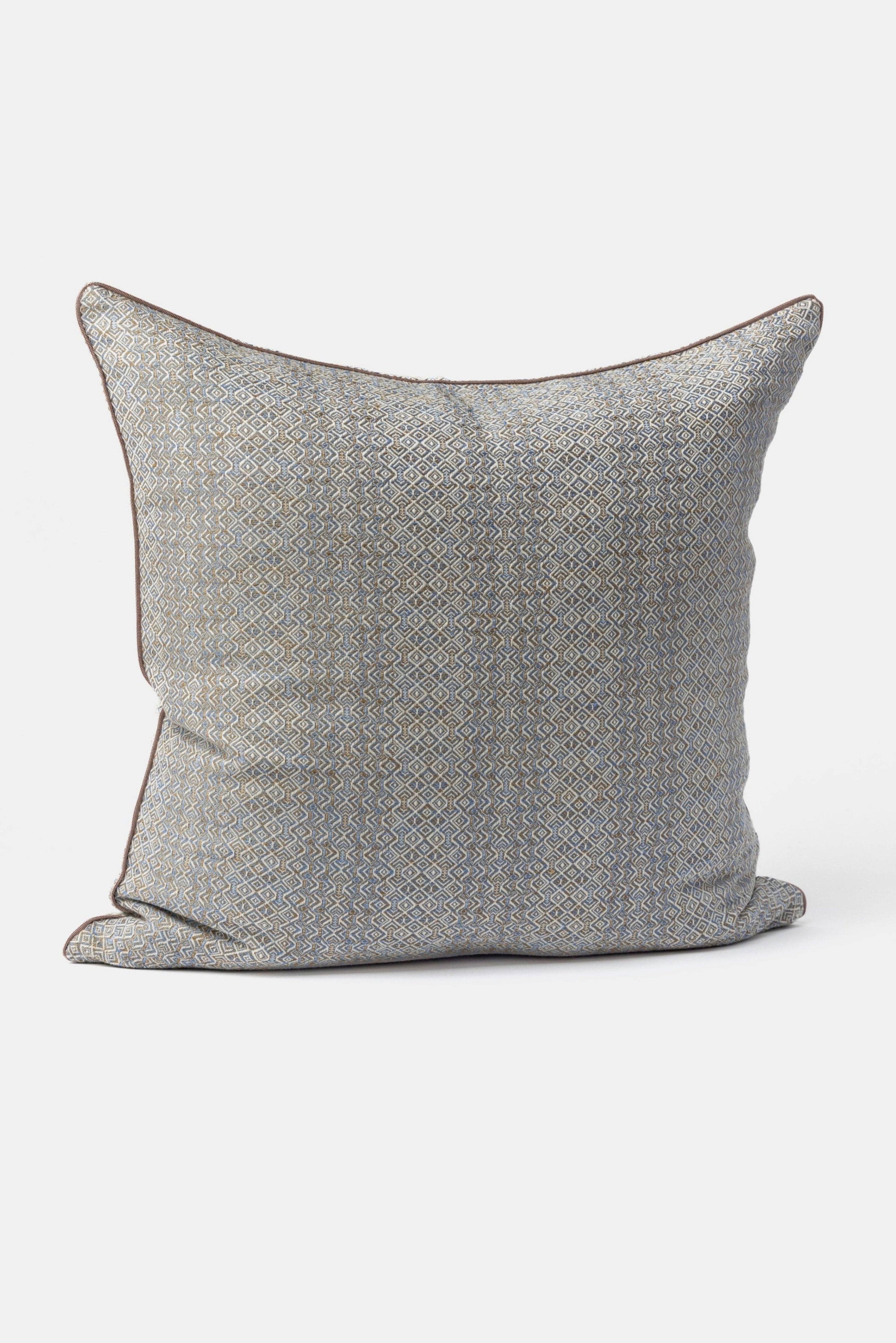 "Intreccio" square cushion in Urano Grey