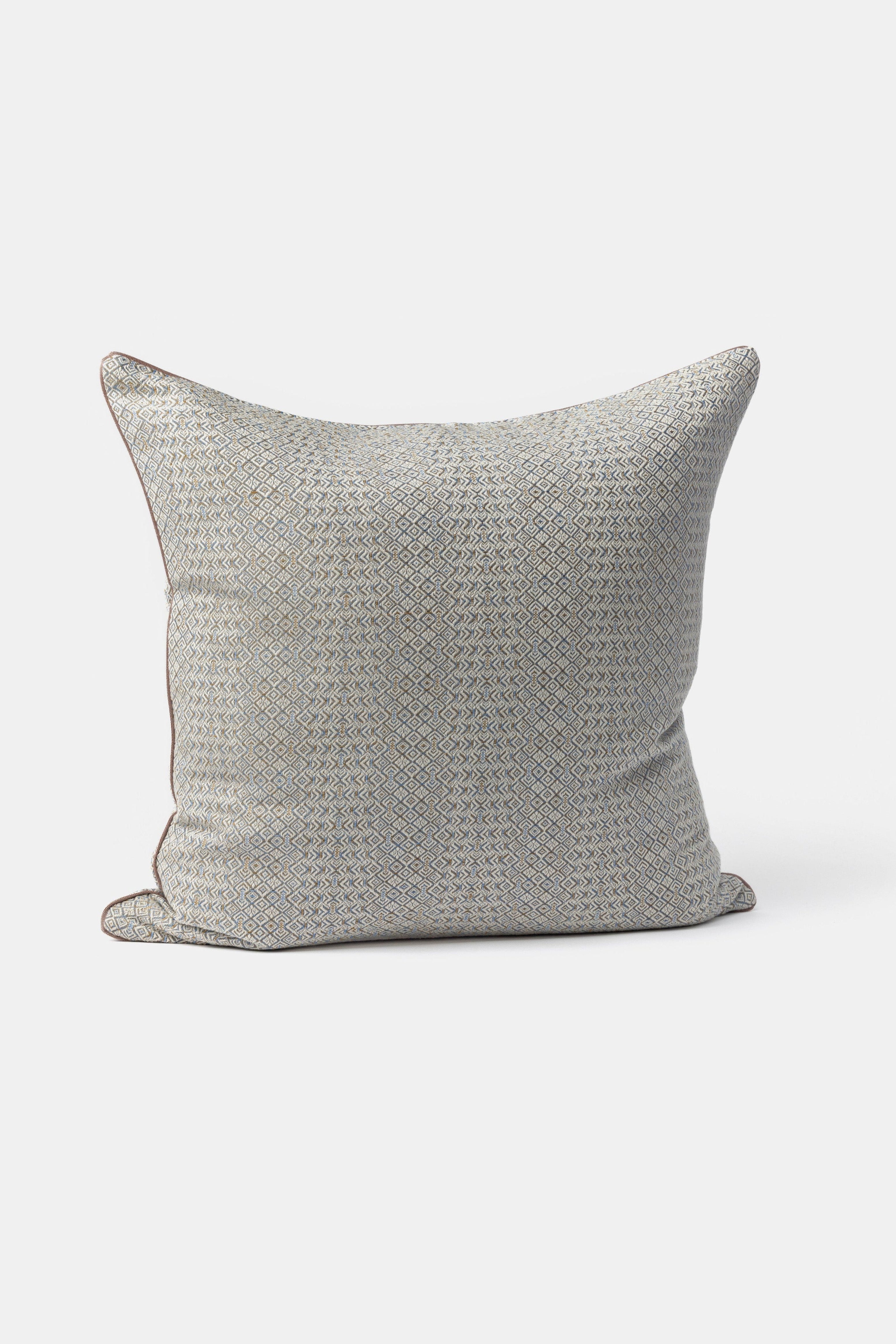 "Intreccio" square cushion in Urano Grey