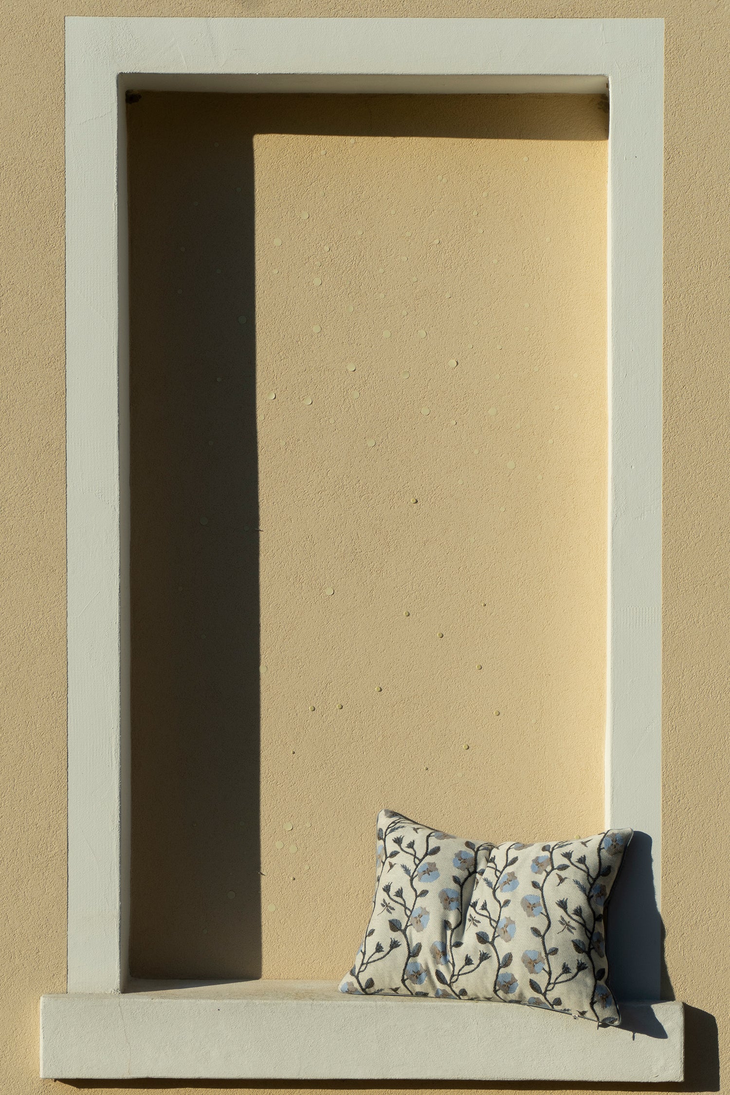 "Altheas" rectangular cushion cover in Crepuscolo Blue