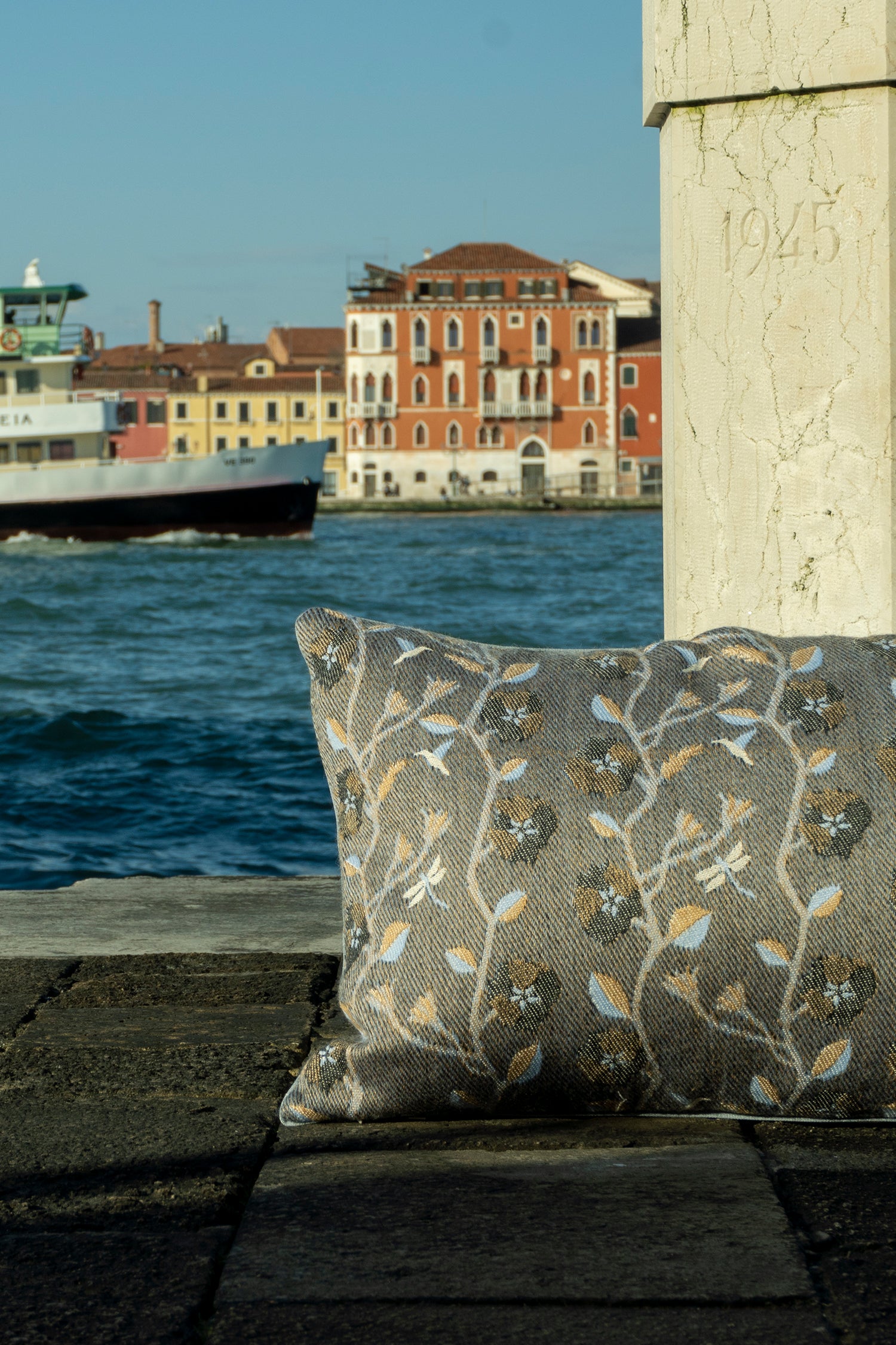 "Altheas" rectangular cushion cover in Crepuscolo Blue