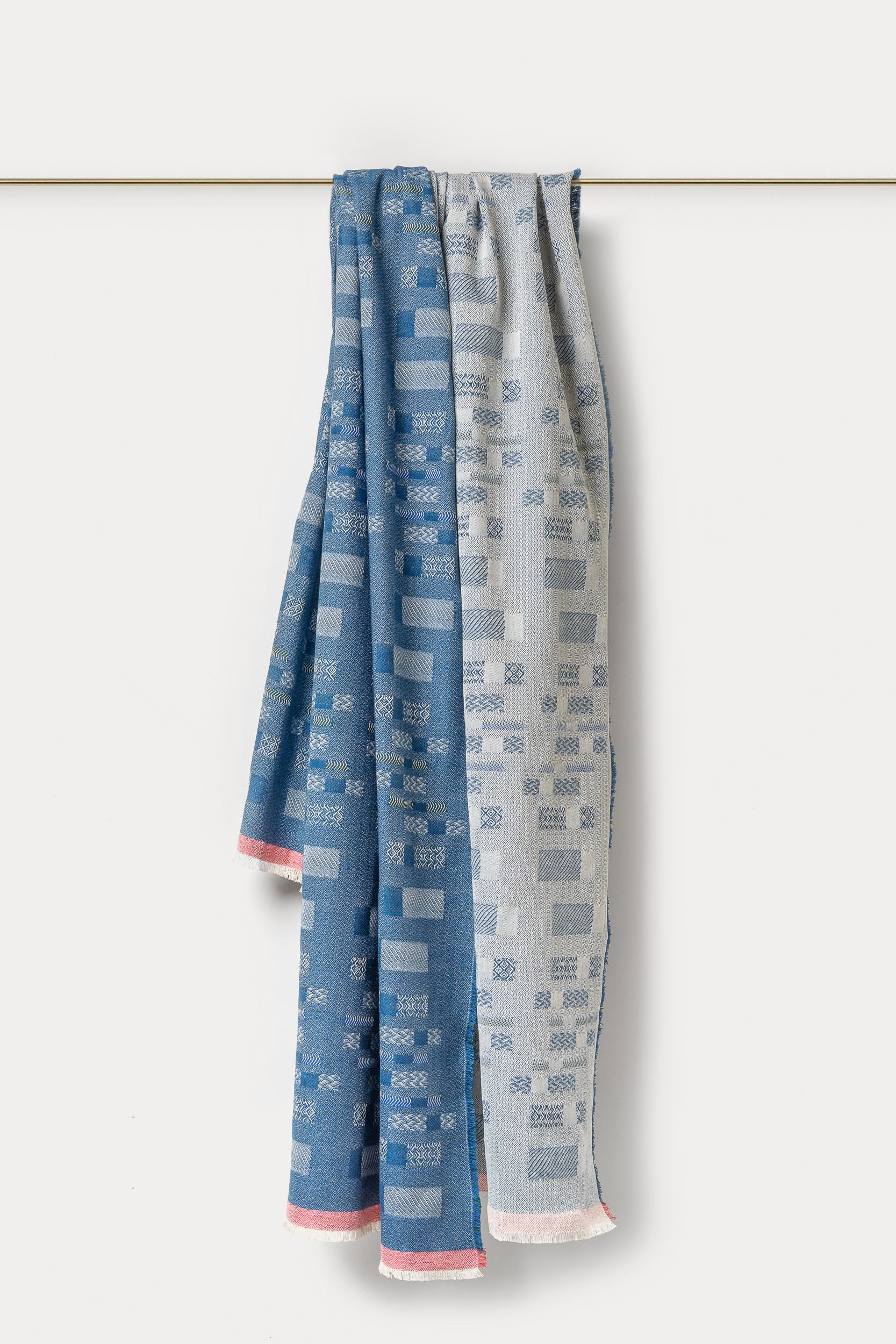 "Aurea" wool throw in Azzorre Blue