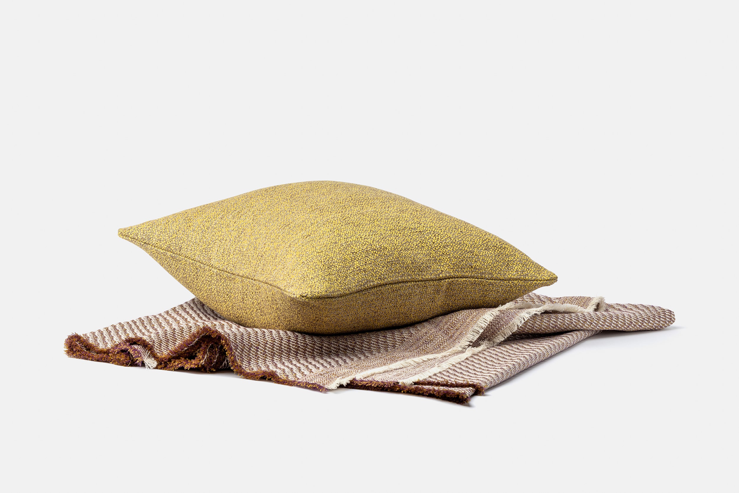 "Catenella" square cushion cover in Giallo Citrino