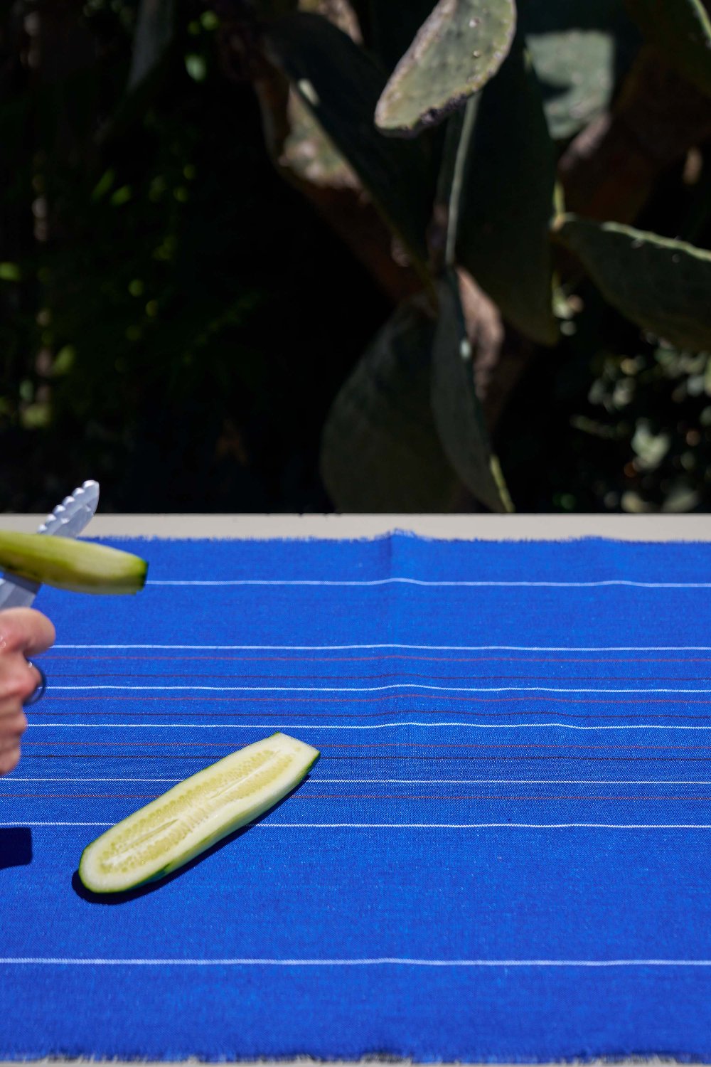 "Chroma" table runner in Cobalto