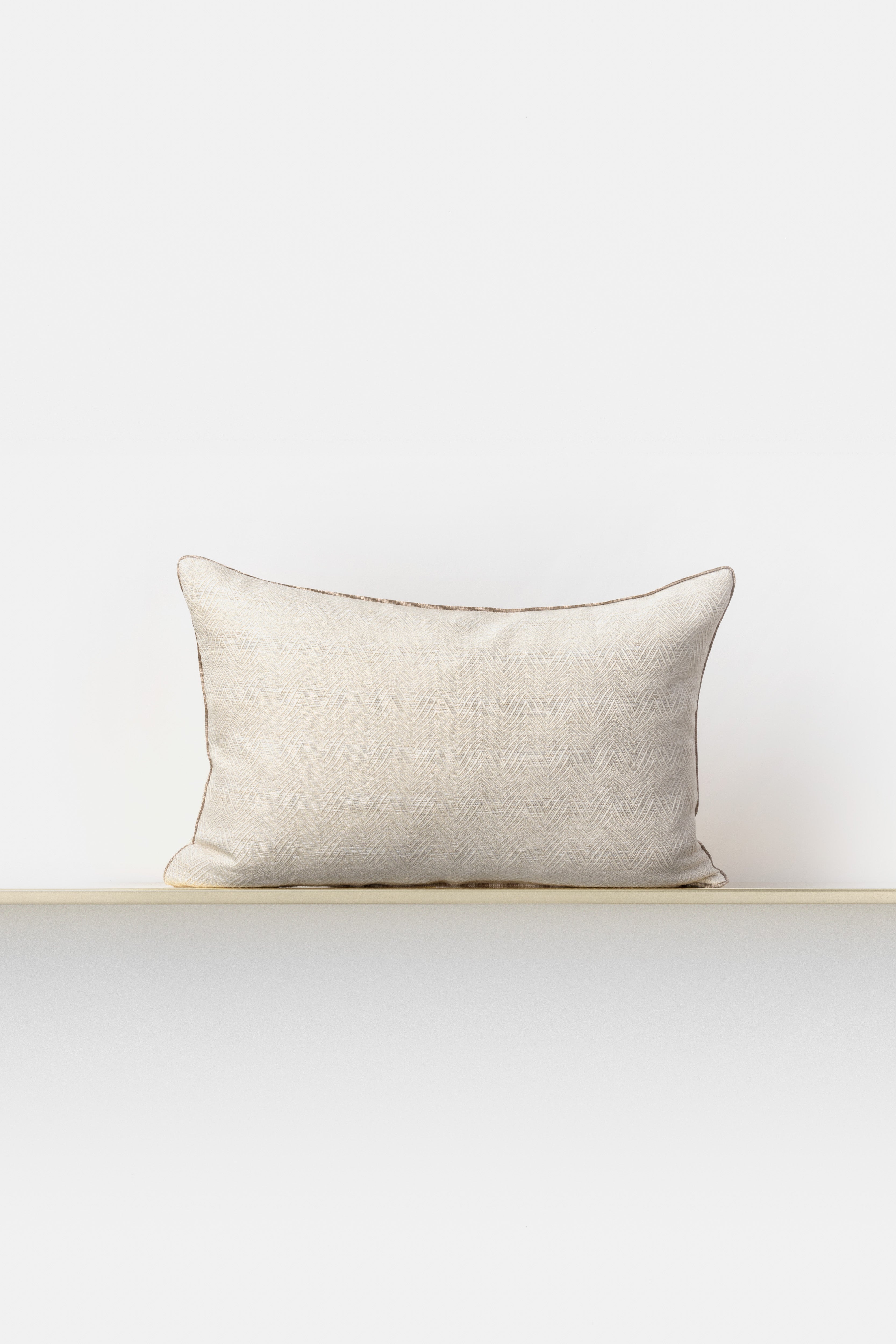 "Fiamma" rectangular cushion cover in Bianco Uovo