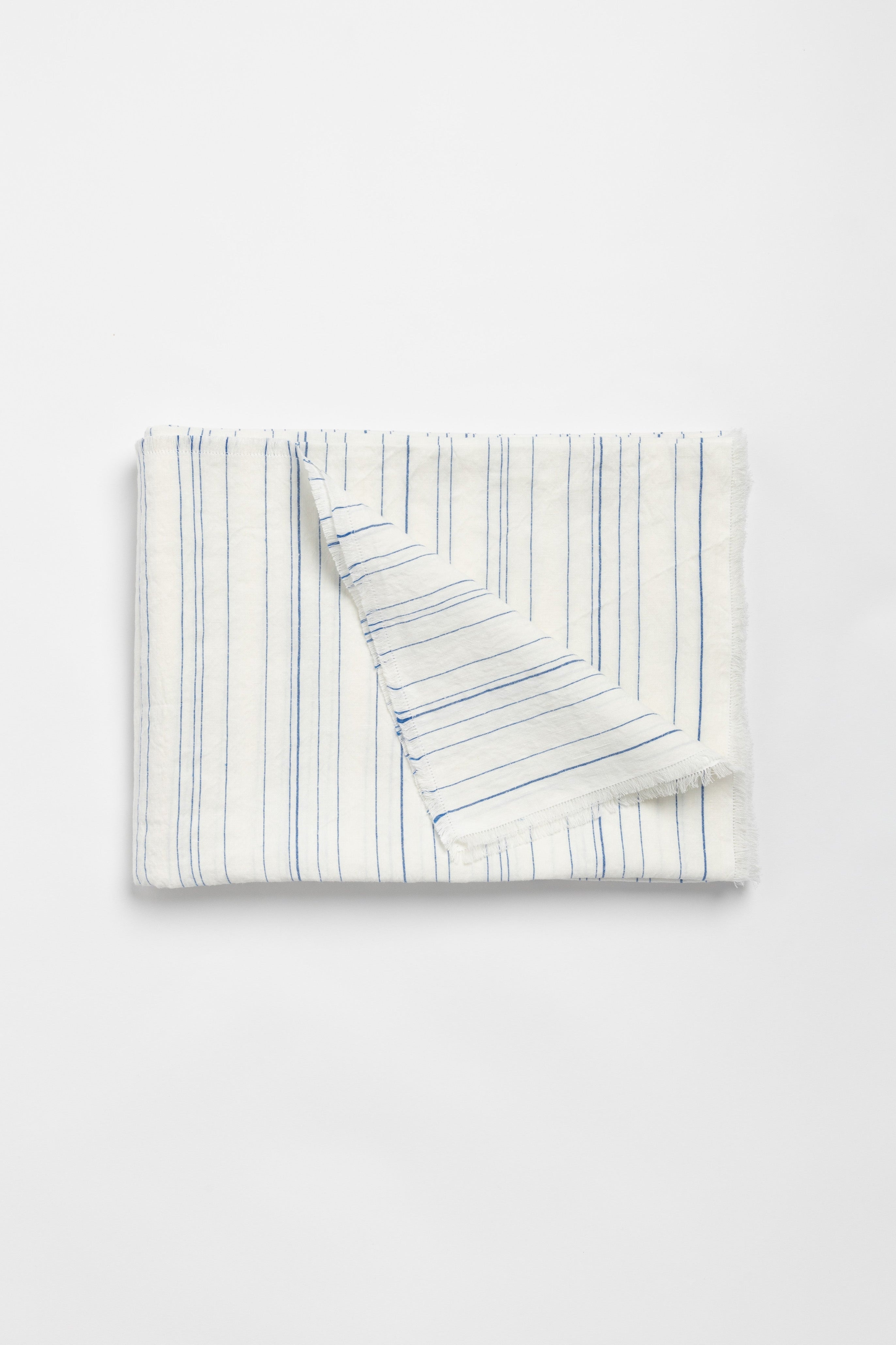 "Greta" tablecloth in White / Cobalto