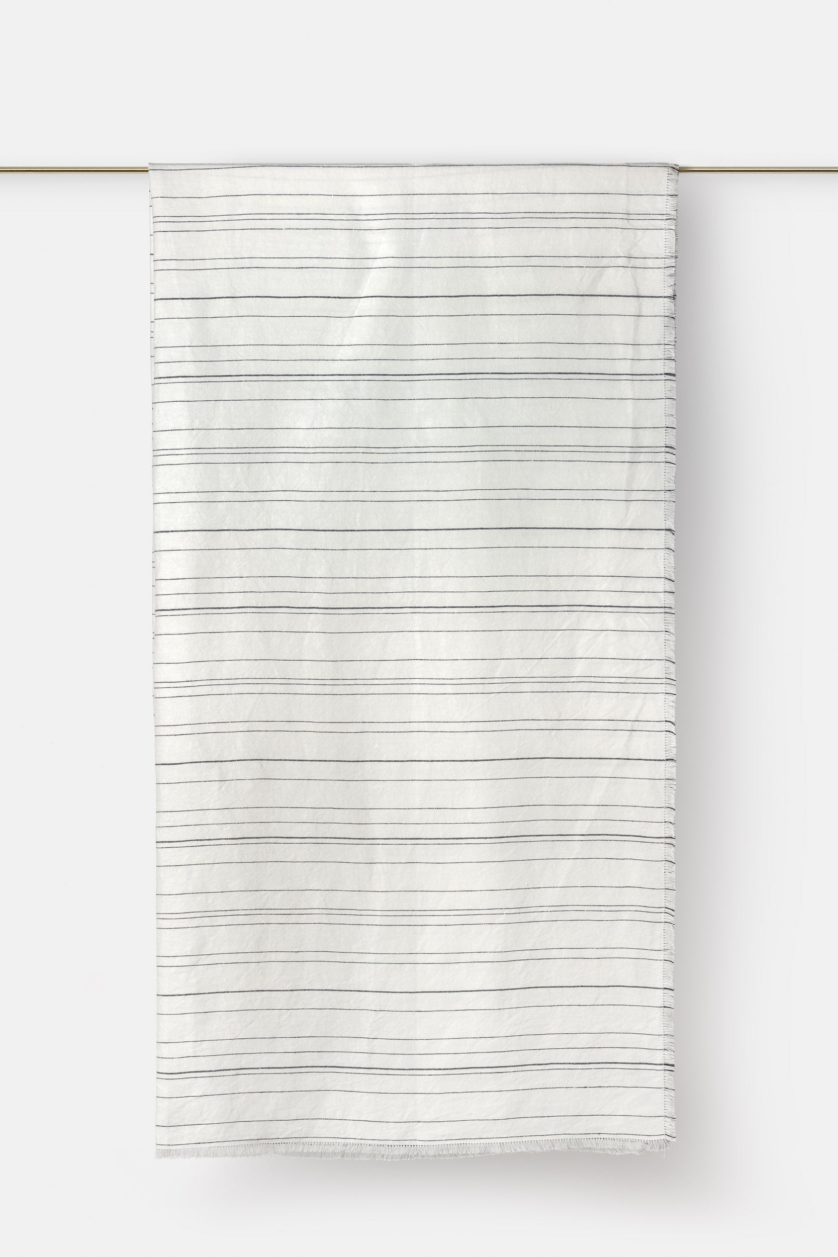 "Greta" beach towel in White / Navy
