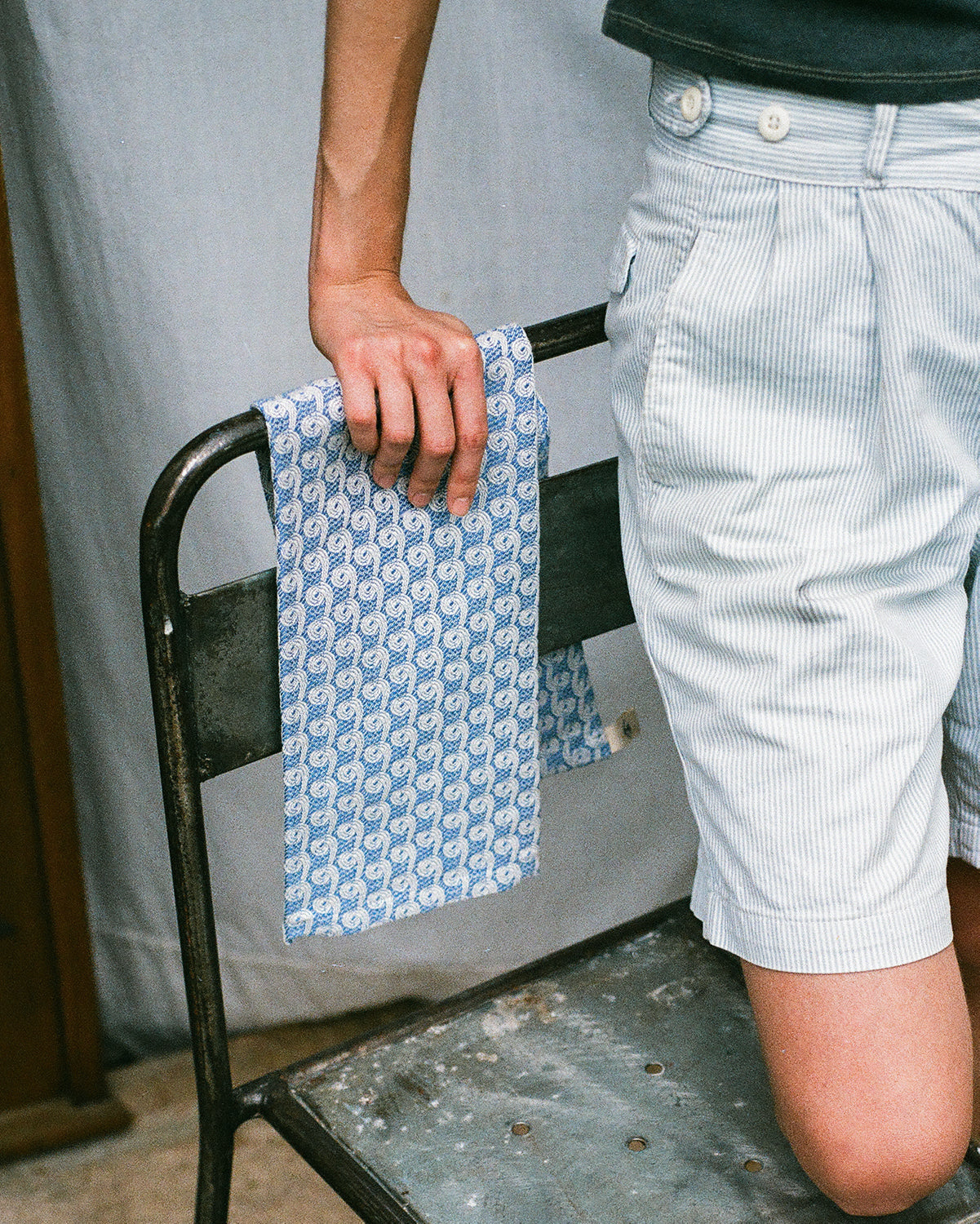 "Pattern F29" tea towel in Blu Vivo