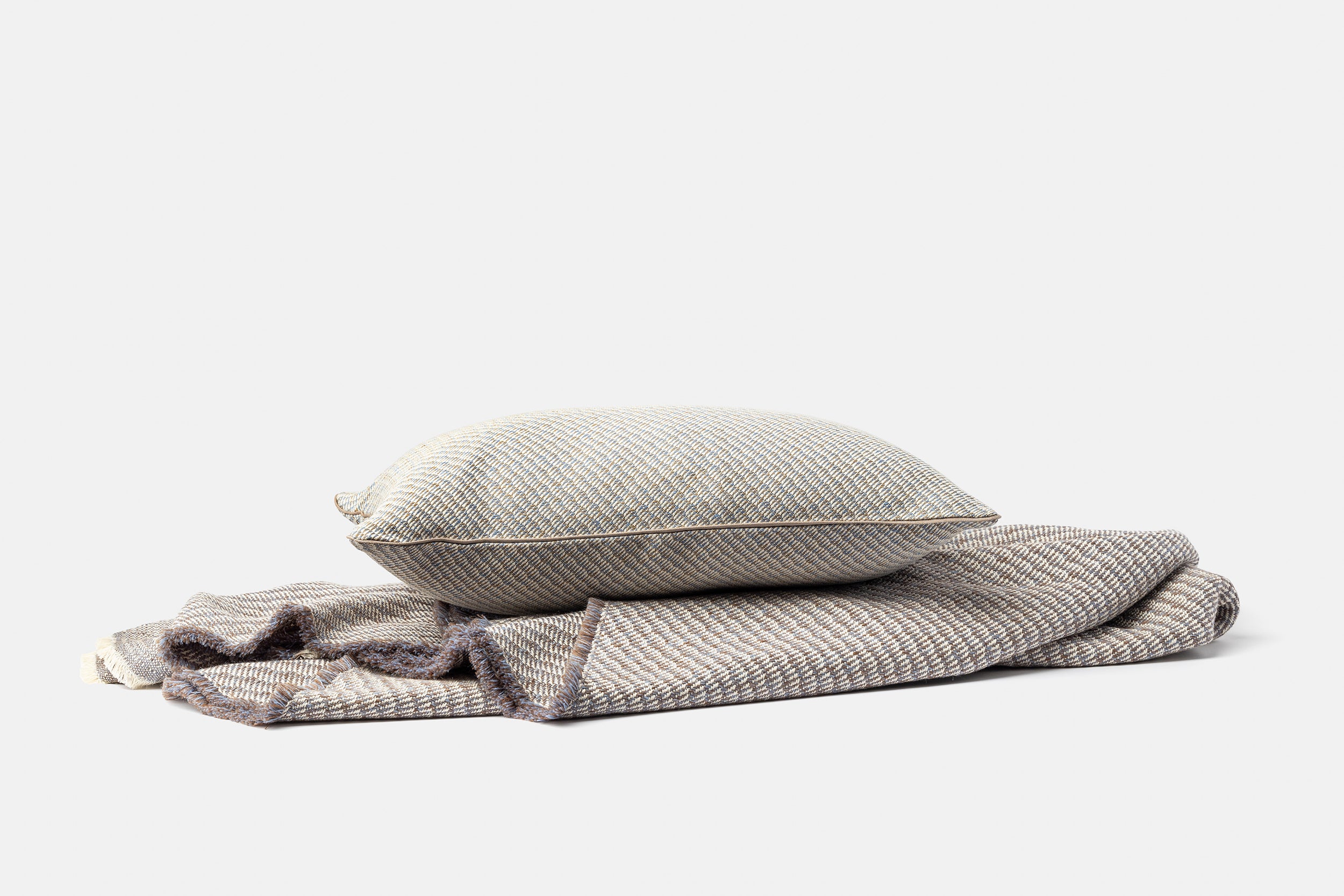 "Tide 12" rectangular cushion cover in Urano Grey