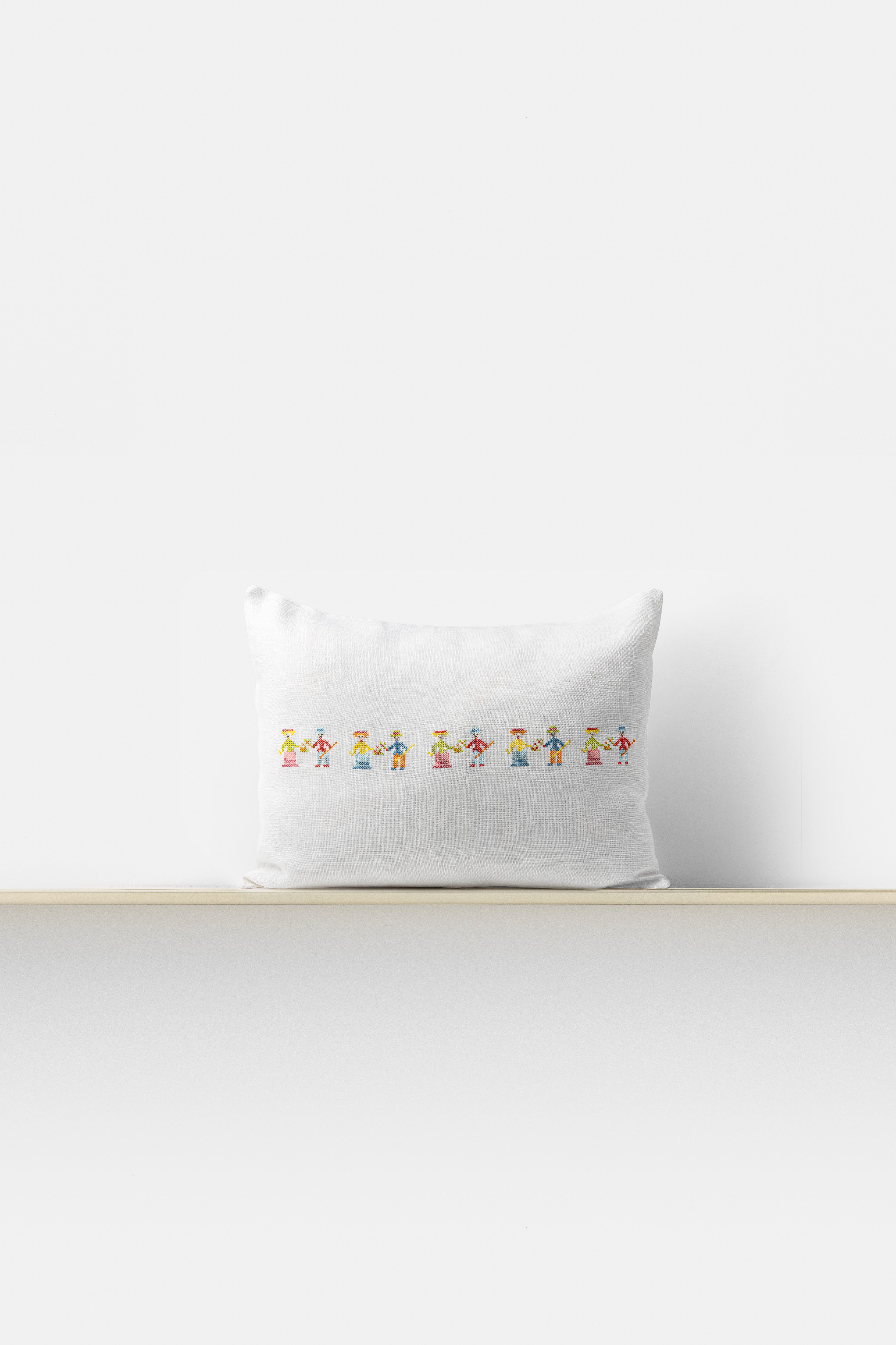"People" rectangular cushion cover in White