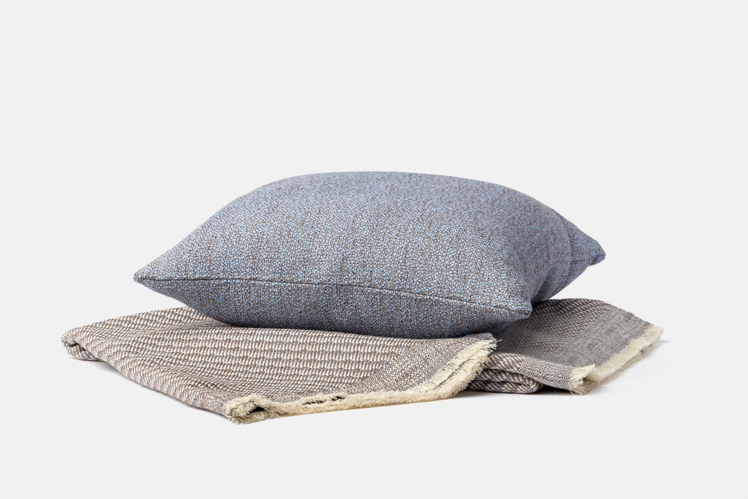 "Tide 1 40" wool throw in Sidero Grey