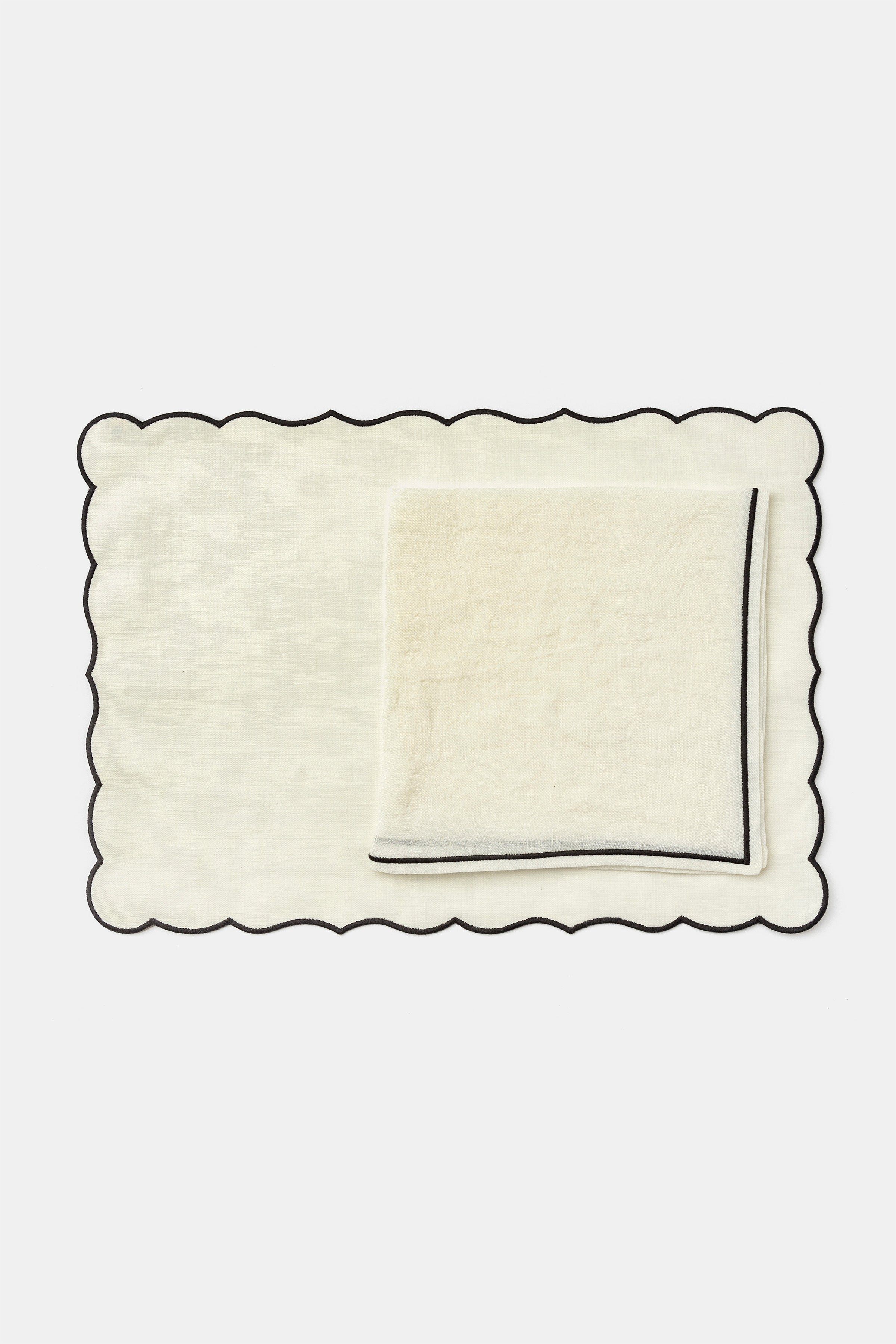 "Lido" placemat in White / Black