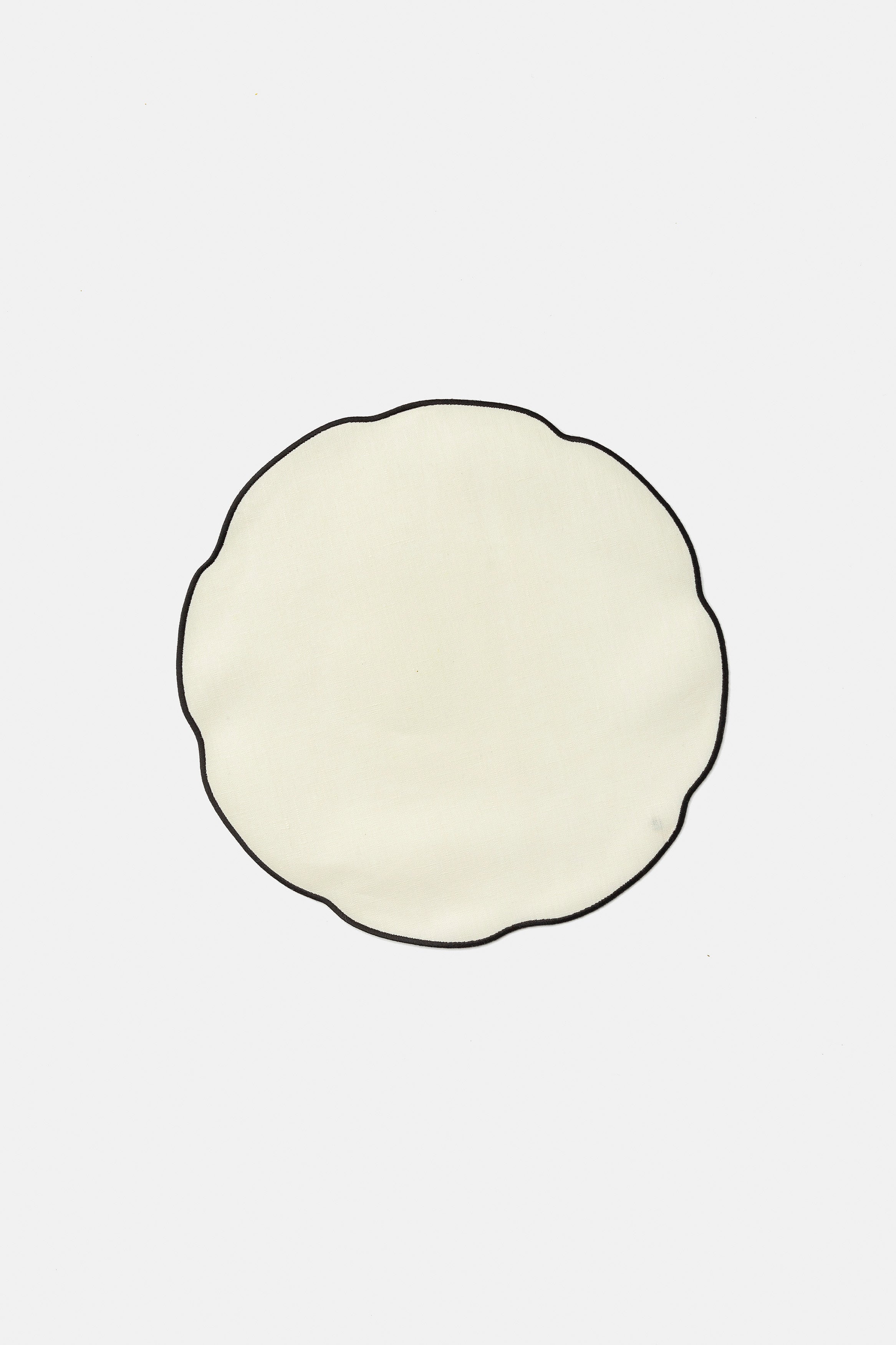 "Nura" placemat in White / Black