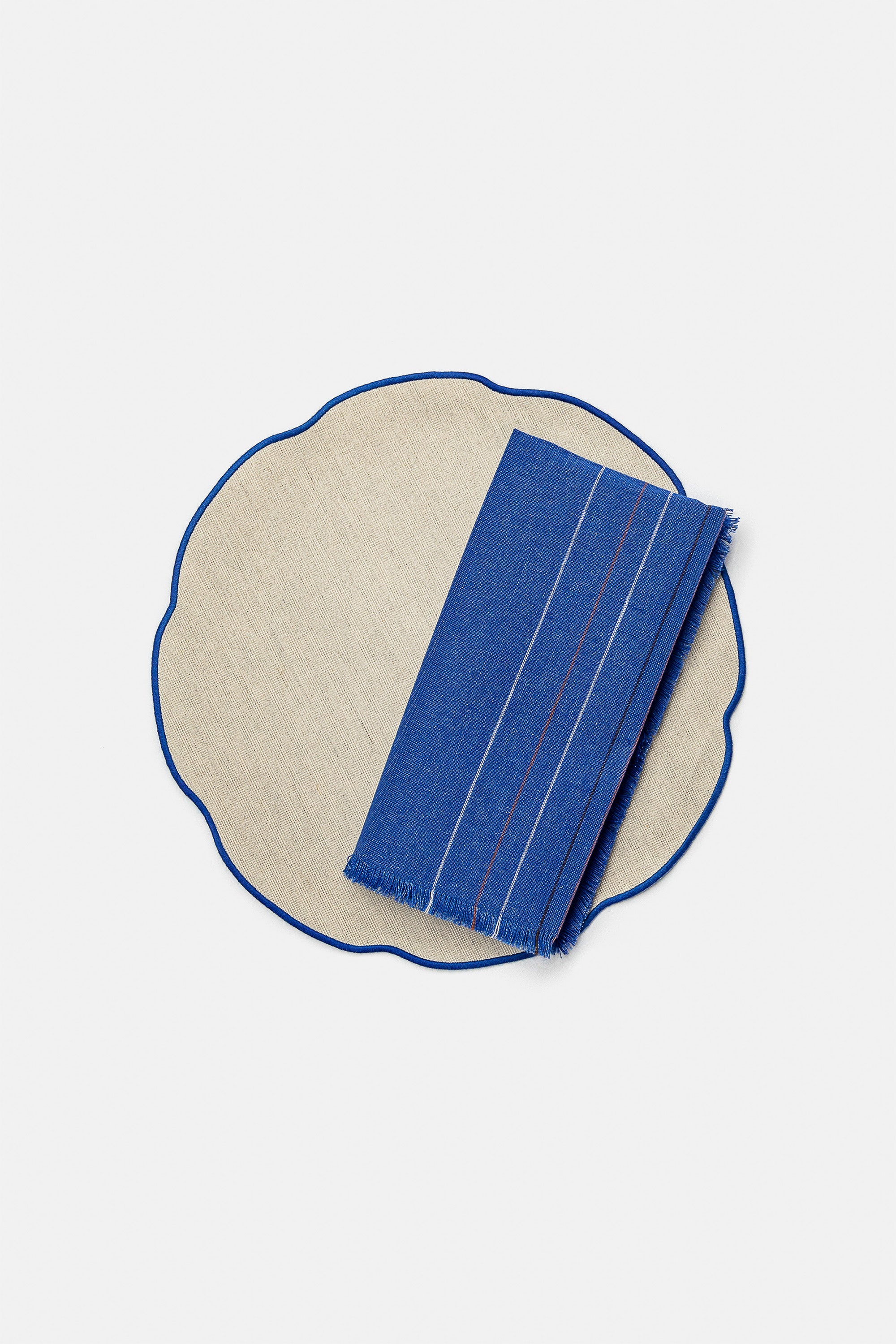 "Nura" placemat in Salt Pepper / Bresse Blue