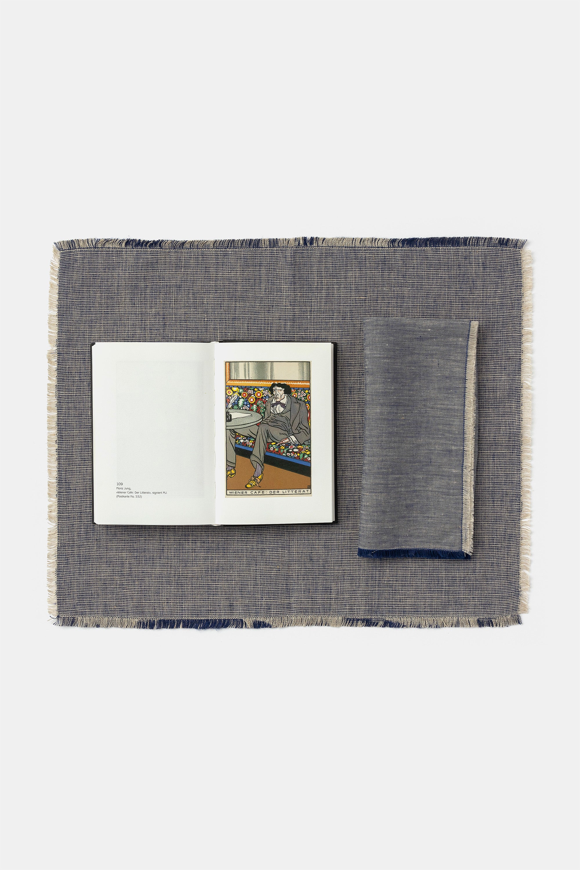 "Fil a Fil" placemat in Nara Blue
