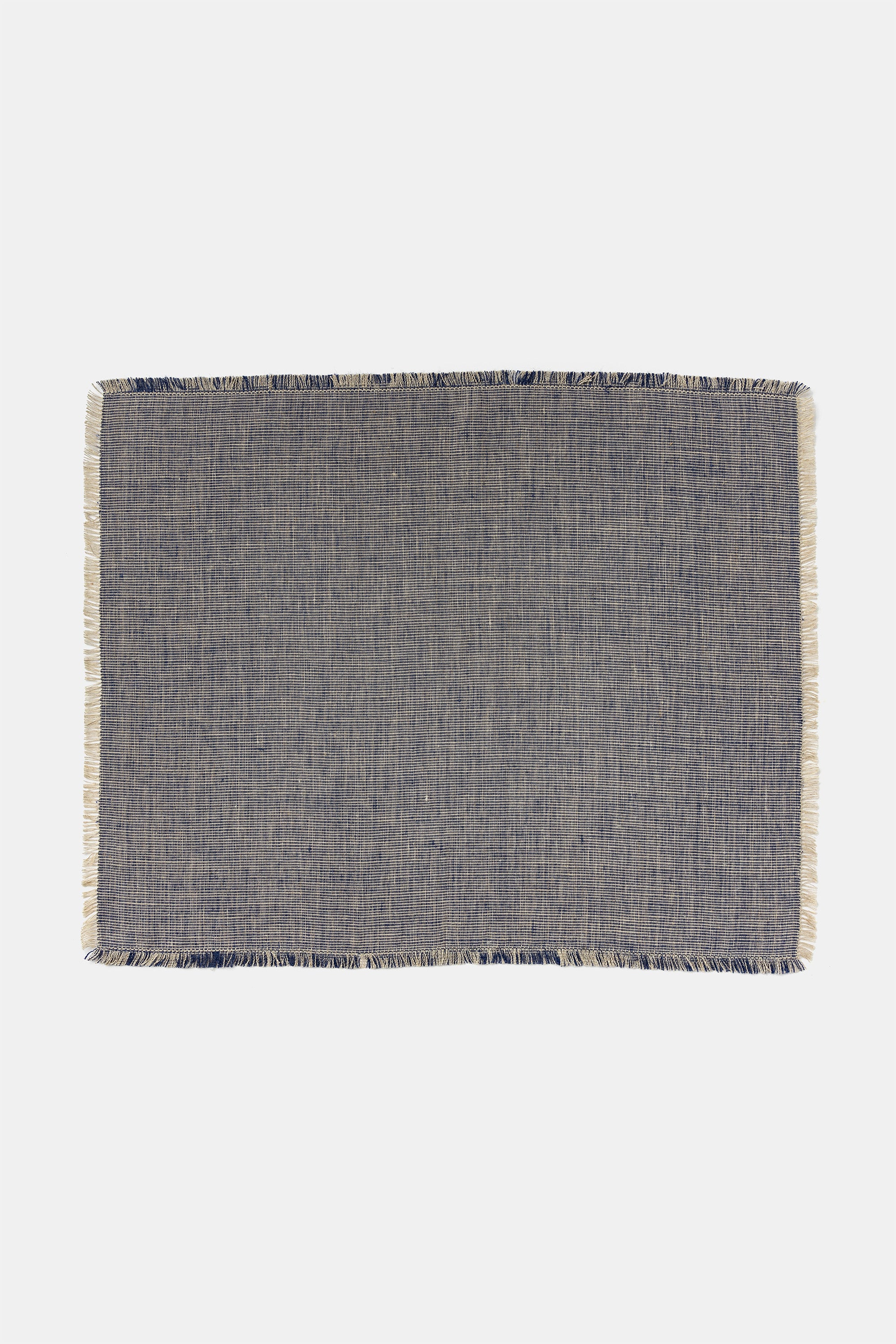 "Fil a Fil" placemat in Nara Blue
