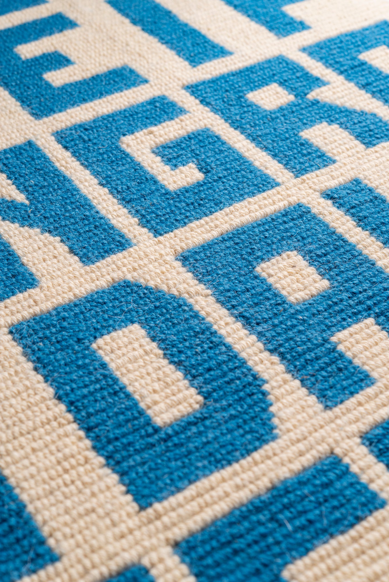 "Lens" woven rug