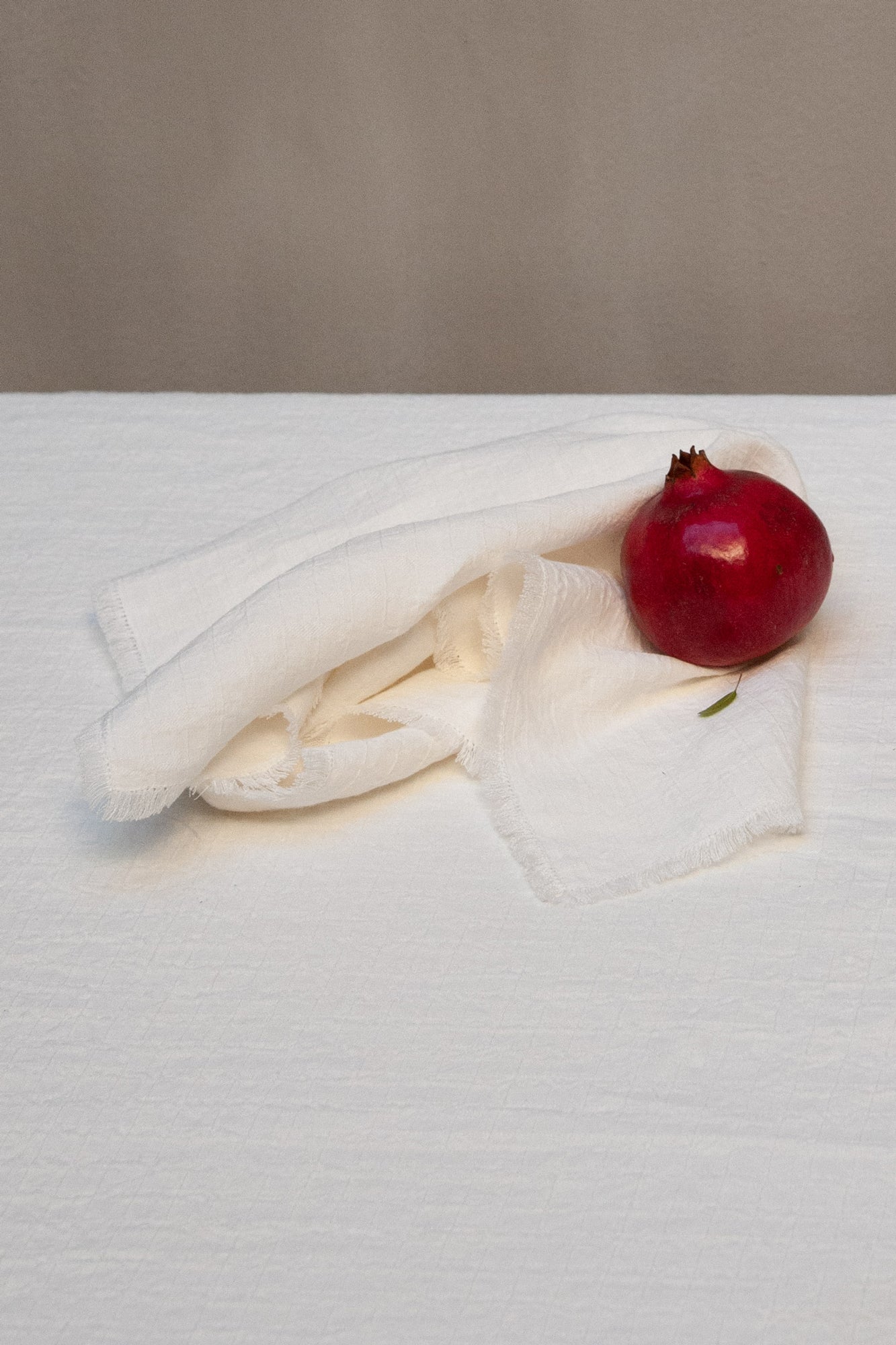 "Galia" napkin in White 1/4