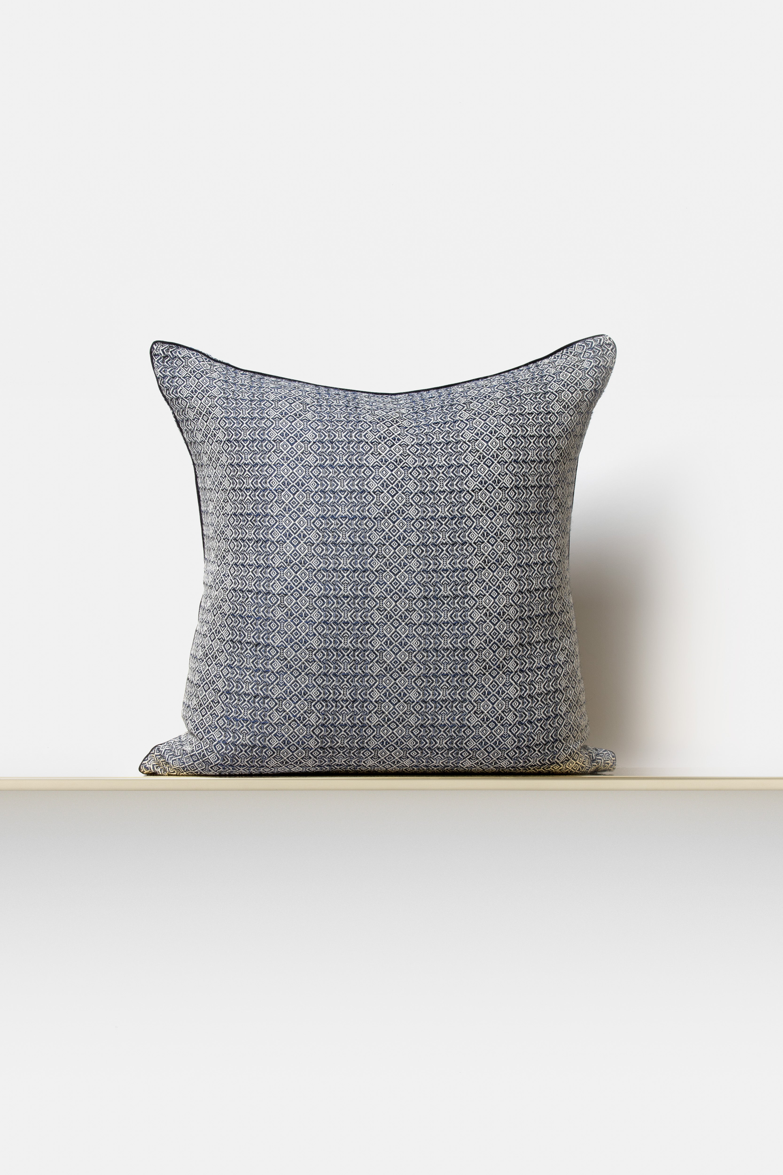 "Intreccio" square cushion cover in Eclisse Blue