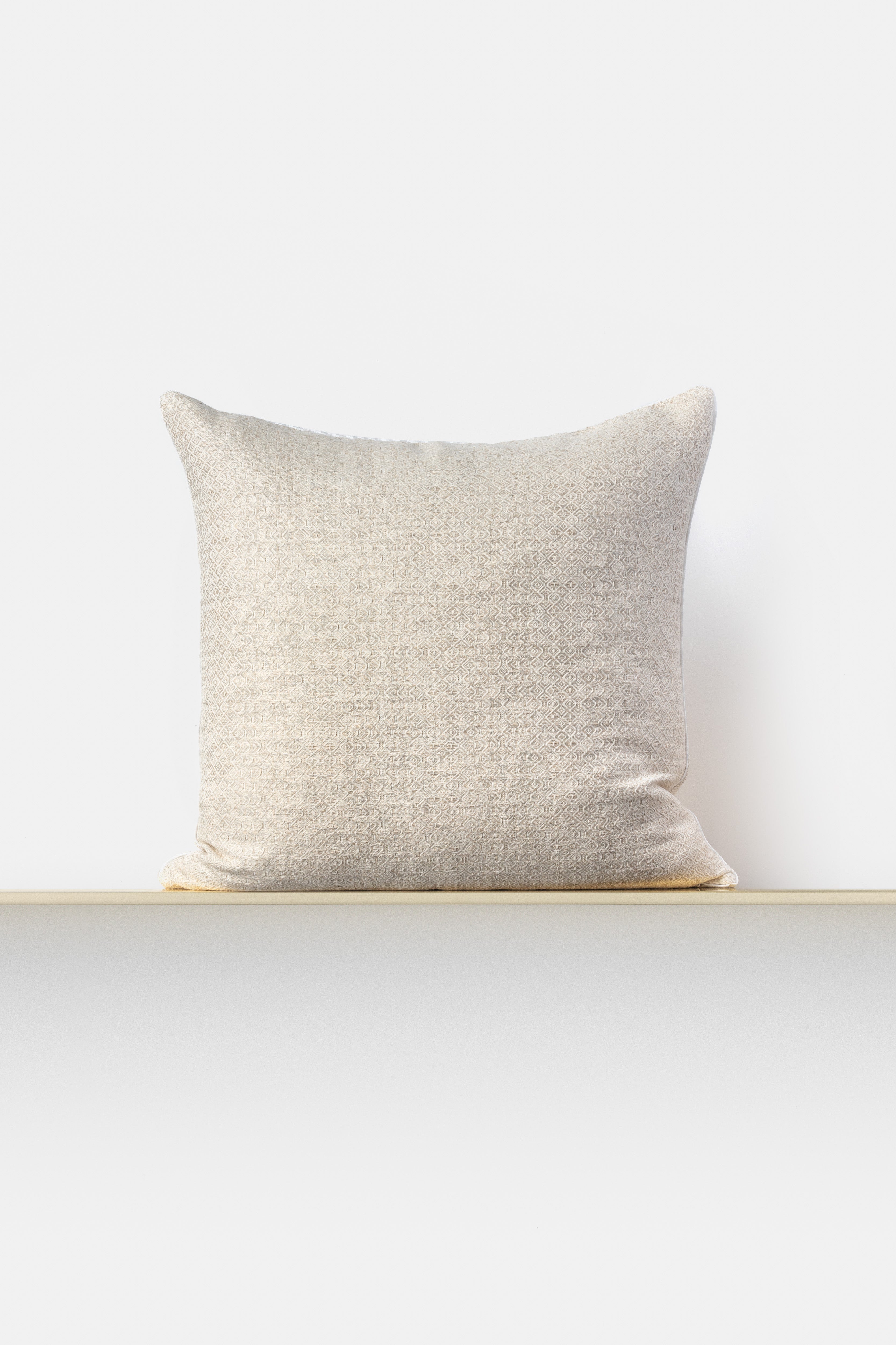 "Intreccio" square cushion cover in Travertino