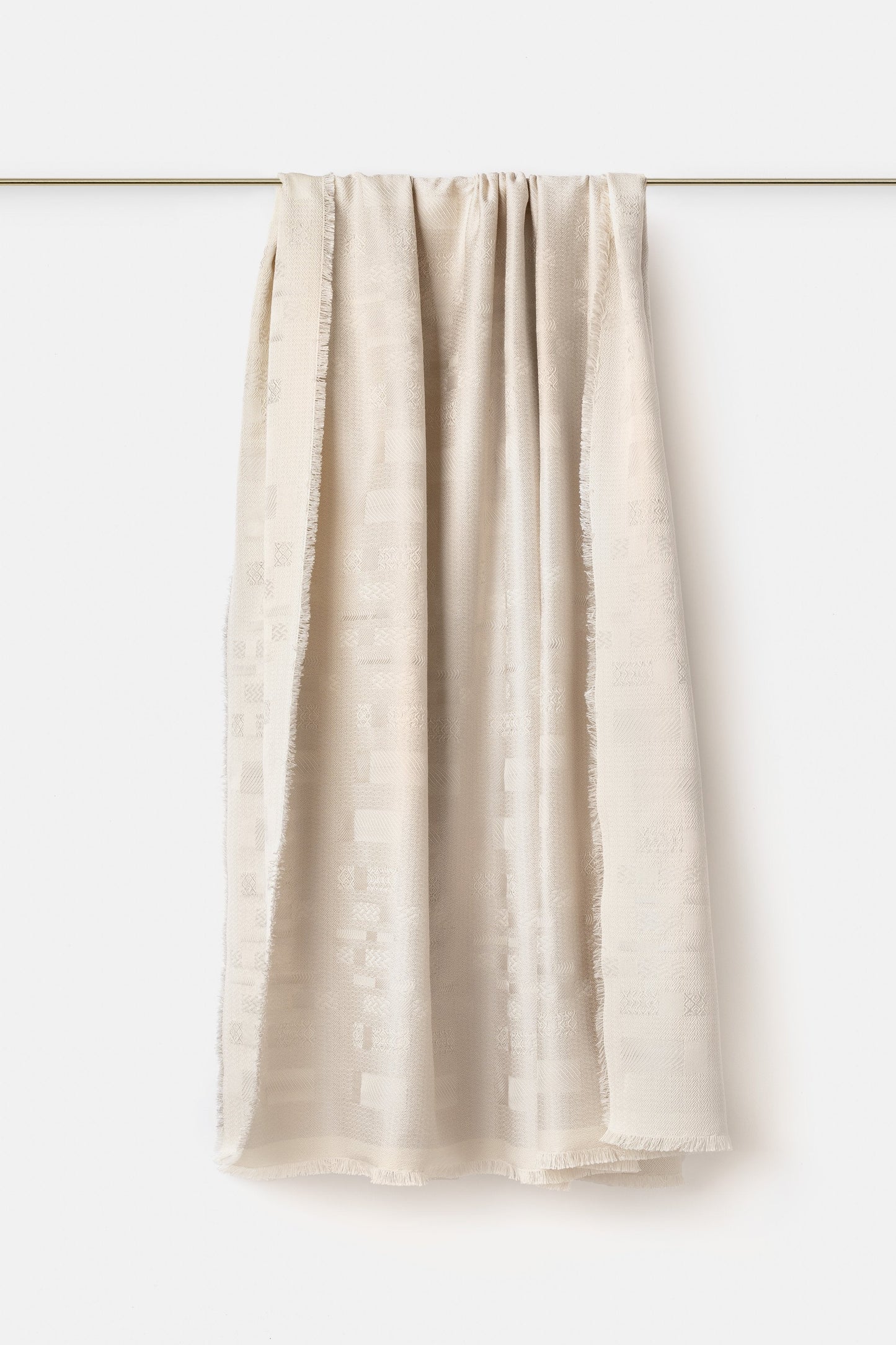 "Aurea" throw in Silk White