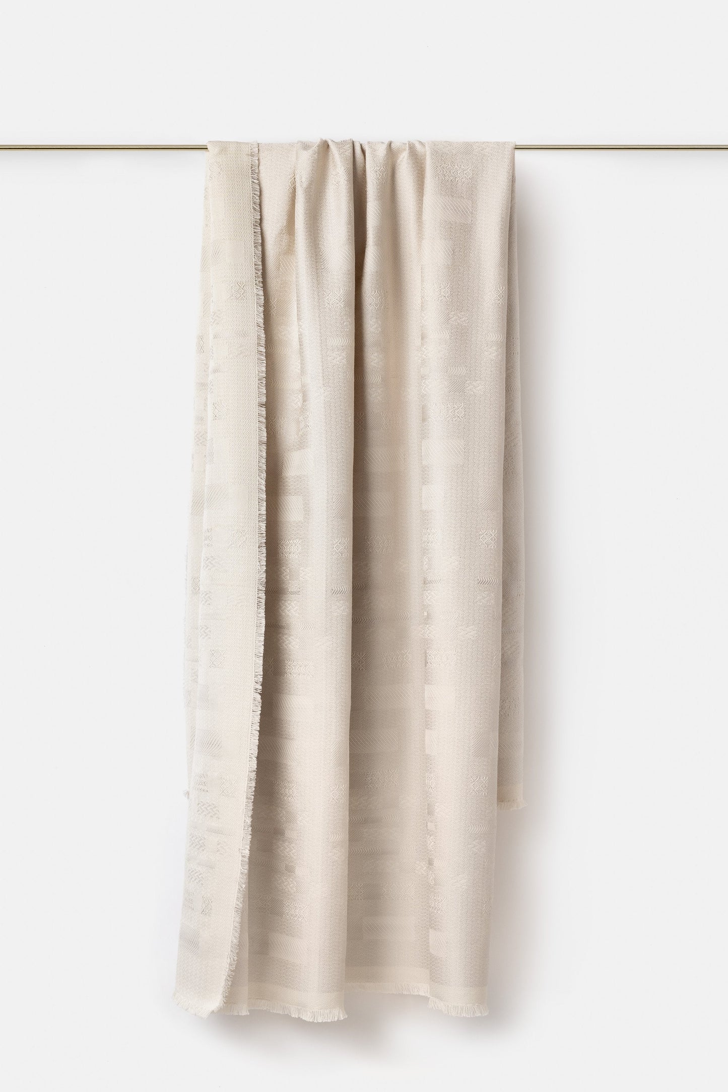 "Aurea" throw in Silk White