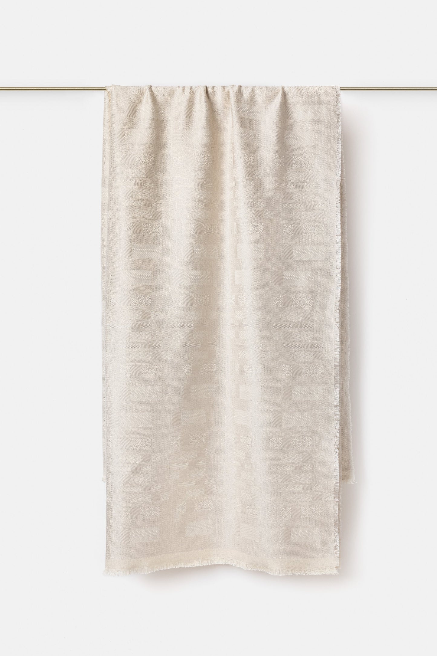 "Aurea" throw in Silk White