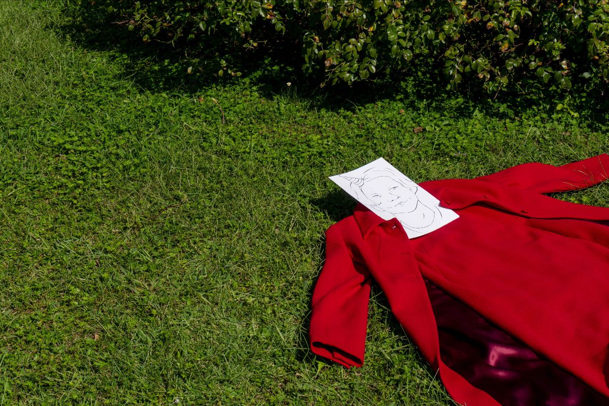 Alfa Perro clothes ensamble ( 21 Coat + Elettra dress ), Drawings by Elsa Scagliarini, ph. Francesco Fochi