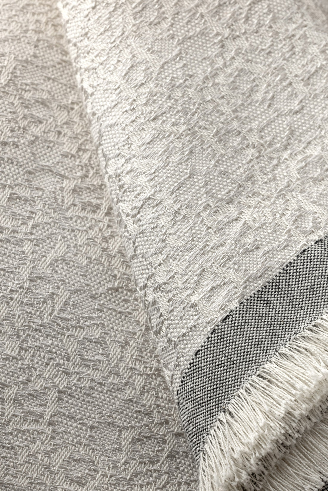 "F100" bed spread in Silk White