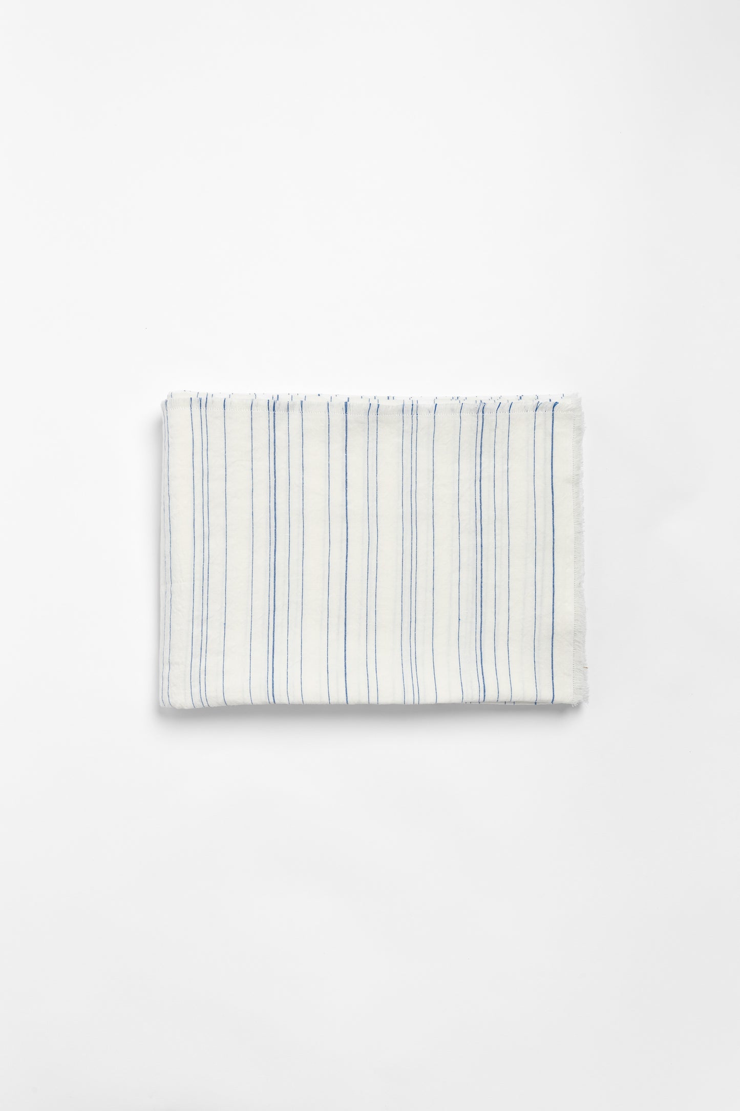 "Greta" tablecloth in White / Cobalto