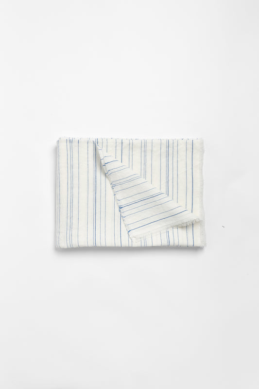 "Greta" tablecloth in White / Cobalto