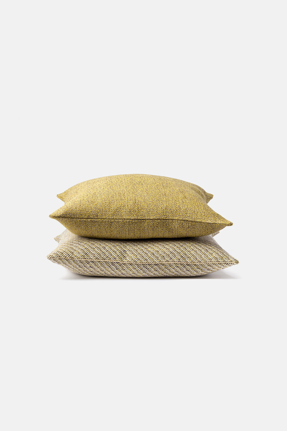 "Tide 1 40" cushion in Pernice