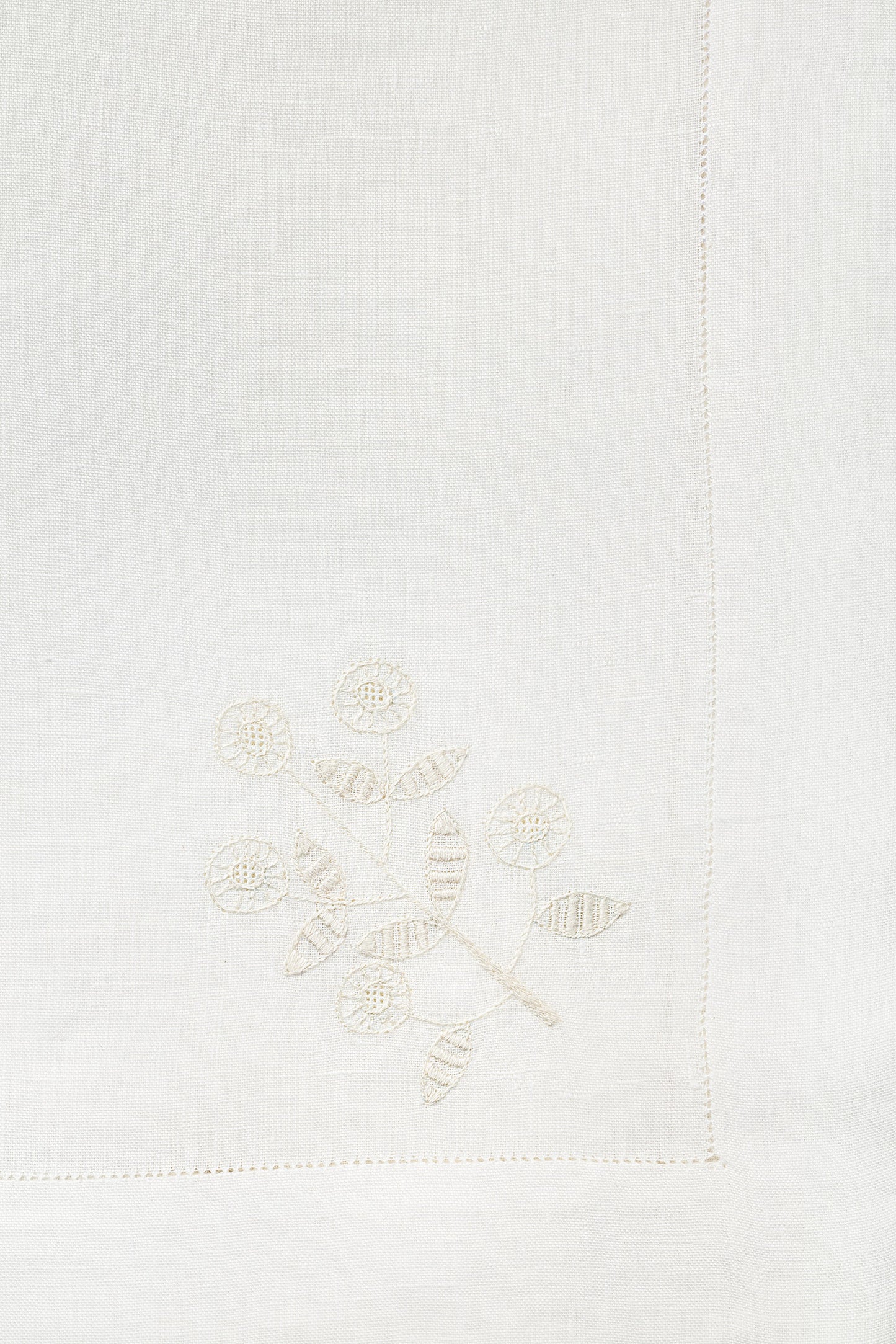 "Daisy" napkin in White