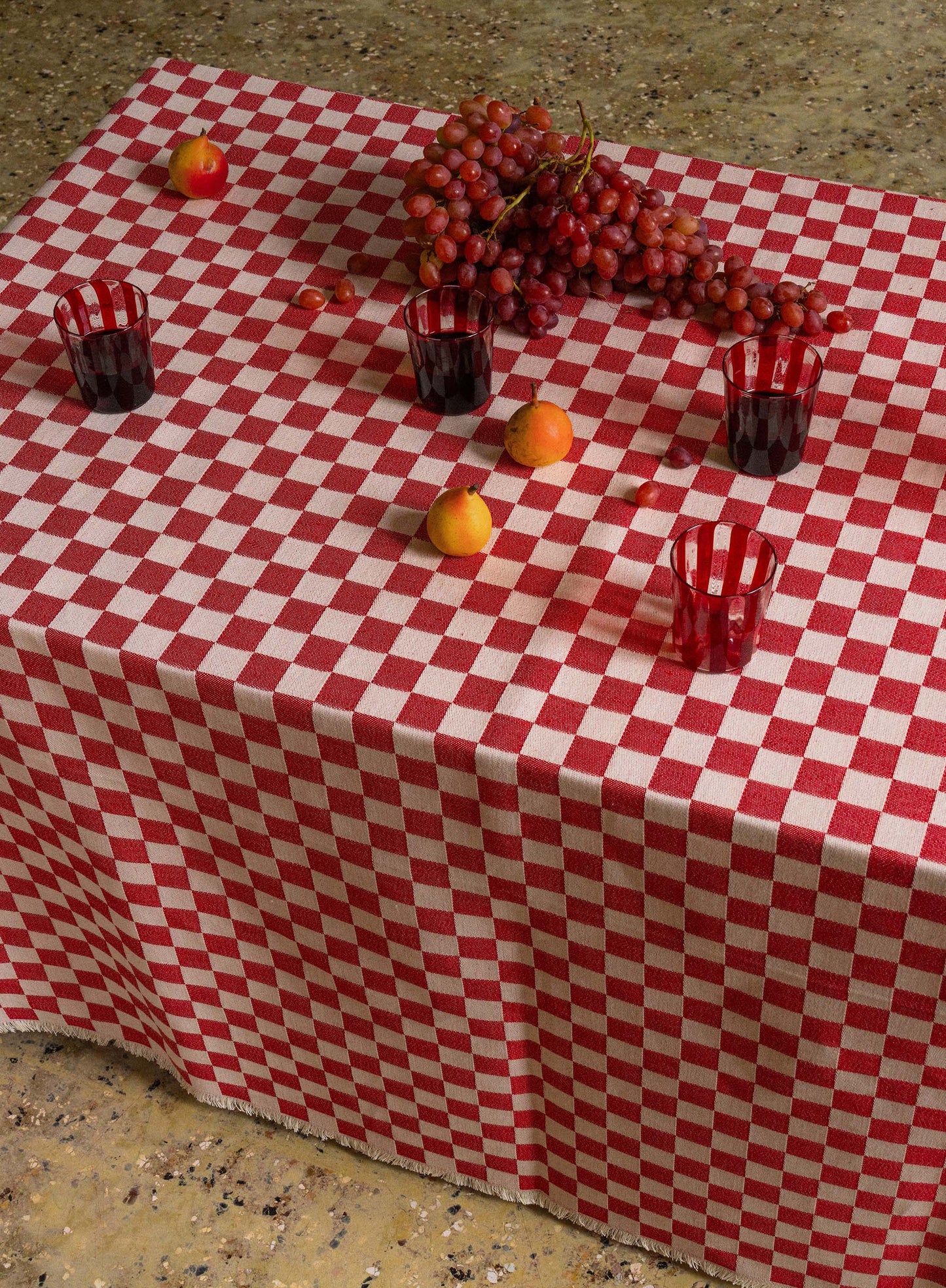 "F74" tablecloth in Rubino