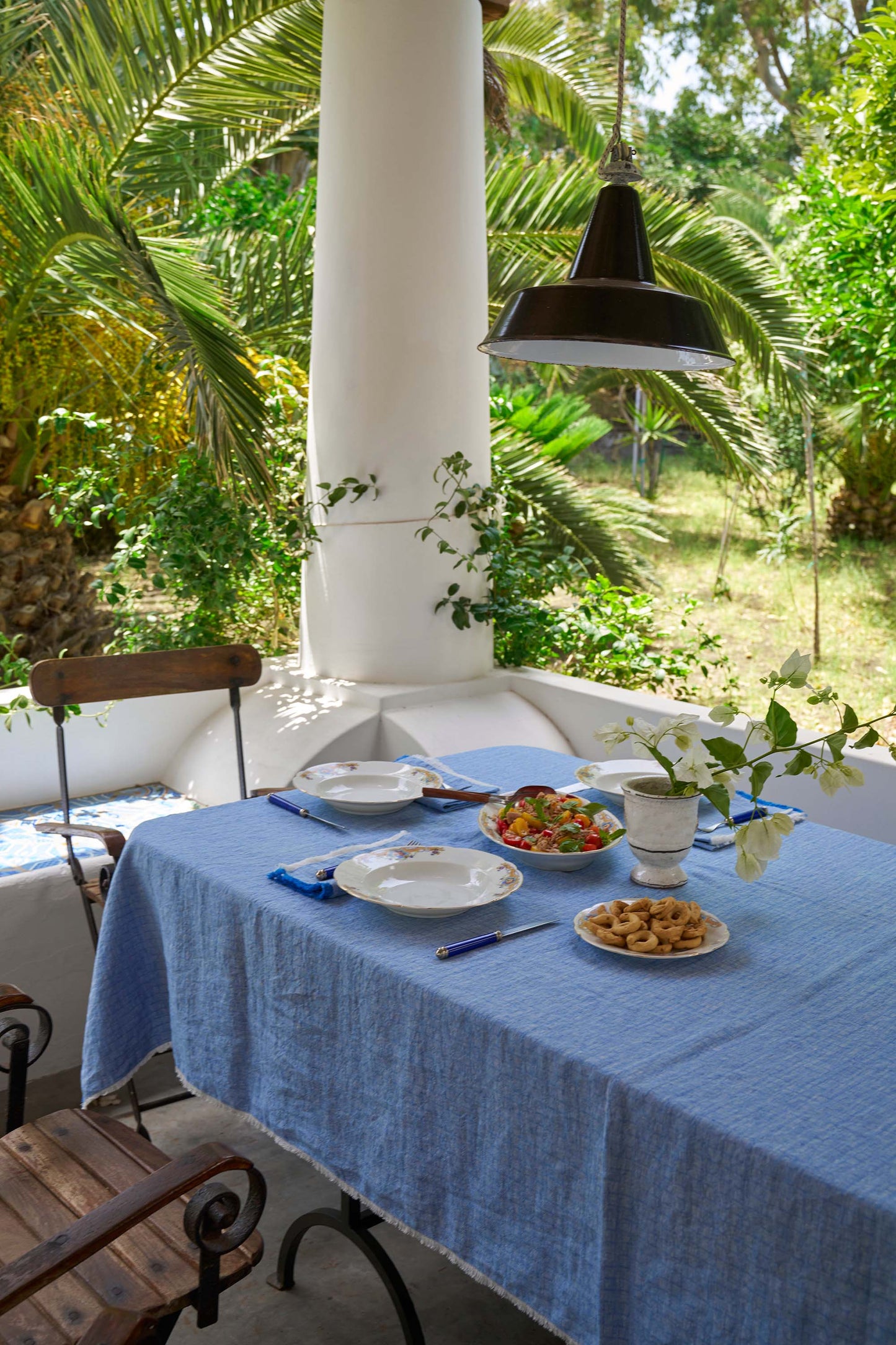 "Galia" tablecloth in Zaffiro Blue