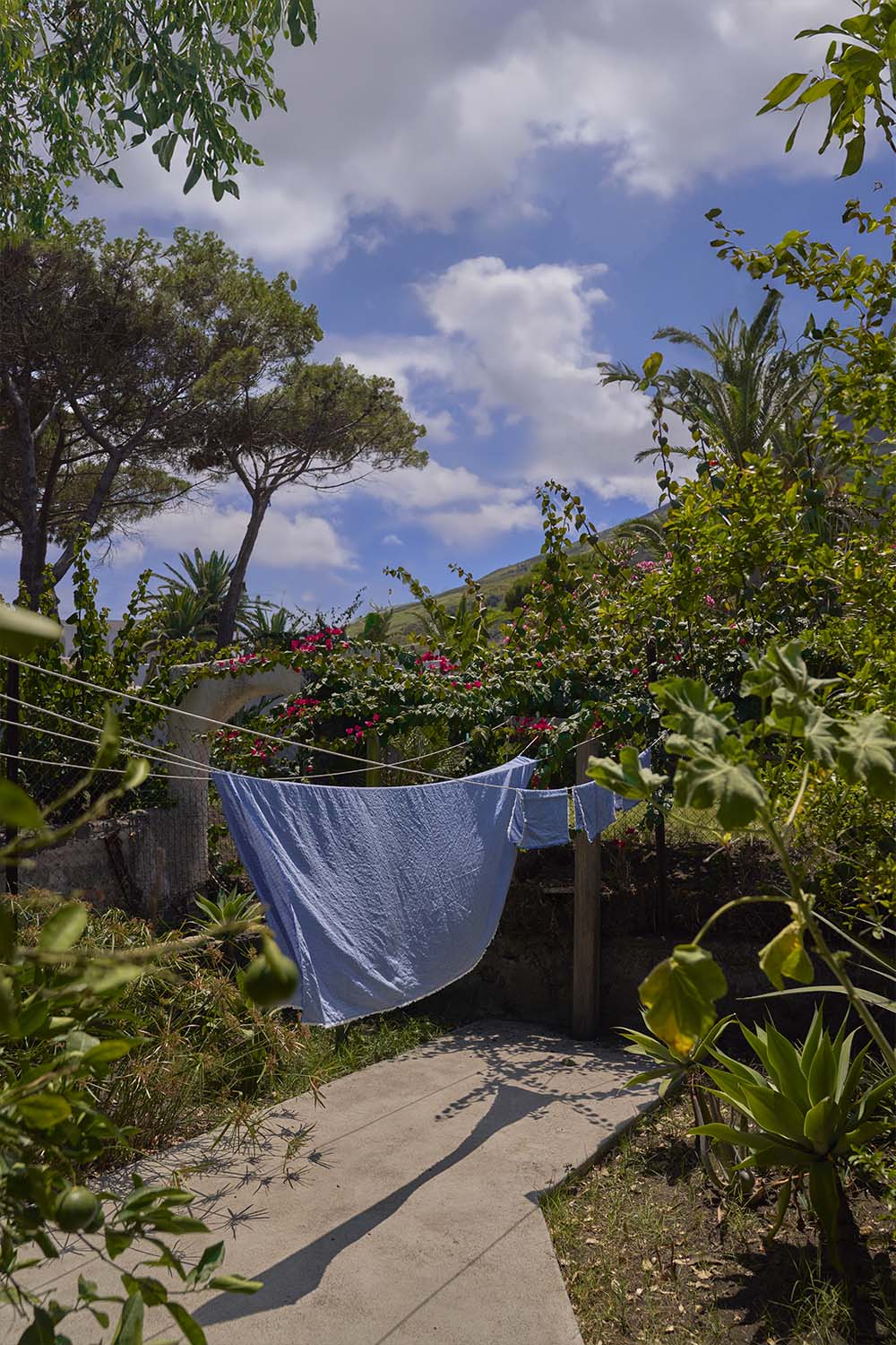 "Galia" tablecloth in Zaffiro Blue