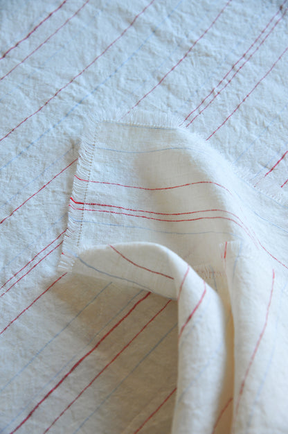 "Greta" napkin in White / Red