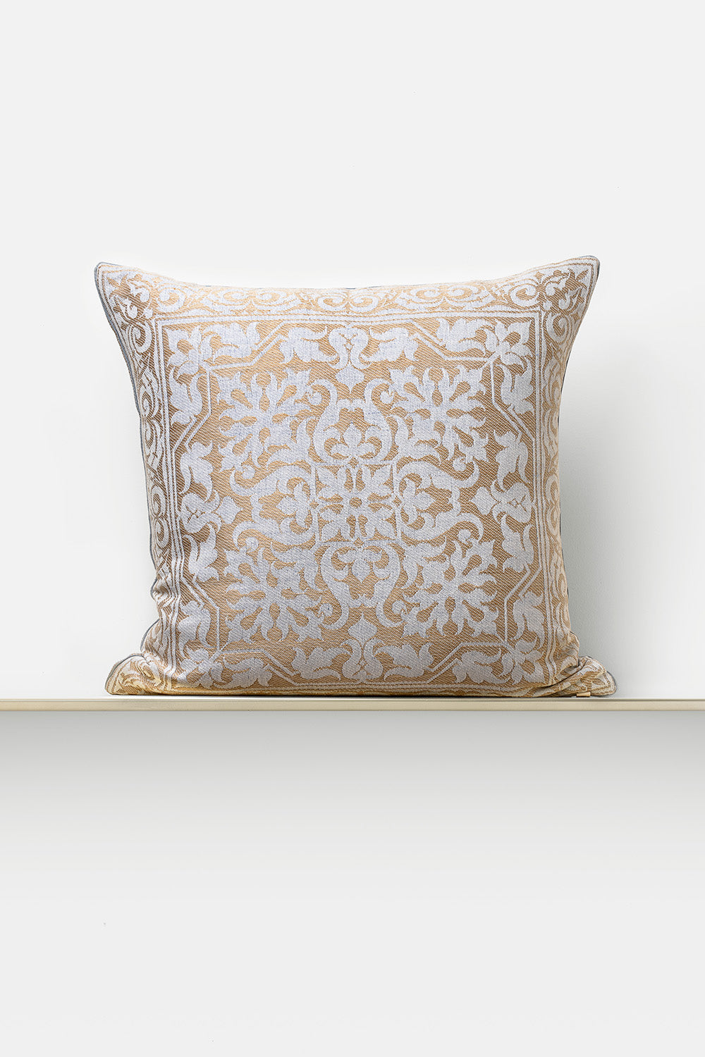 "Palermo" square cushion in Lino