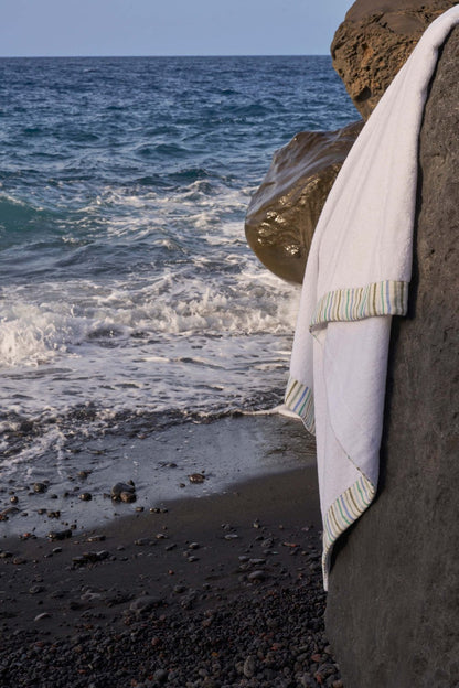 "Spugna Elettra" bath towel in White / Acqua