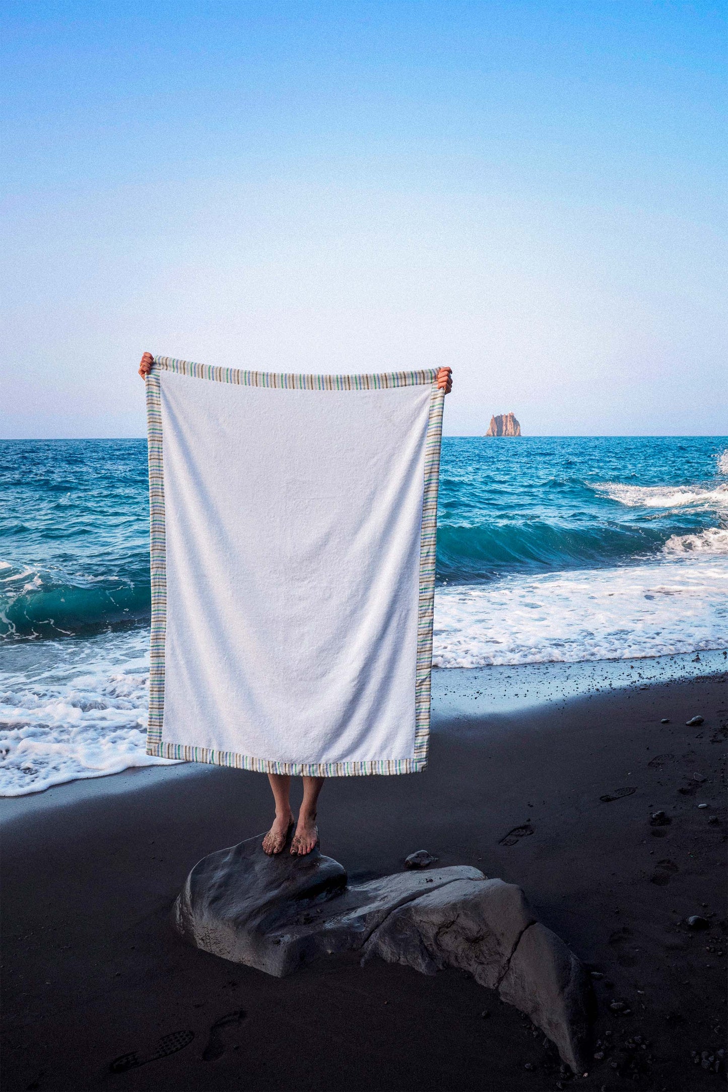 "Spugna Elettra" bath towel in White / Acqua