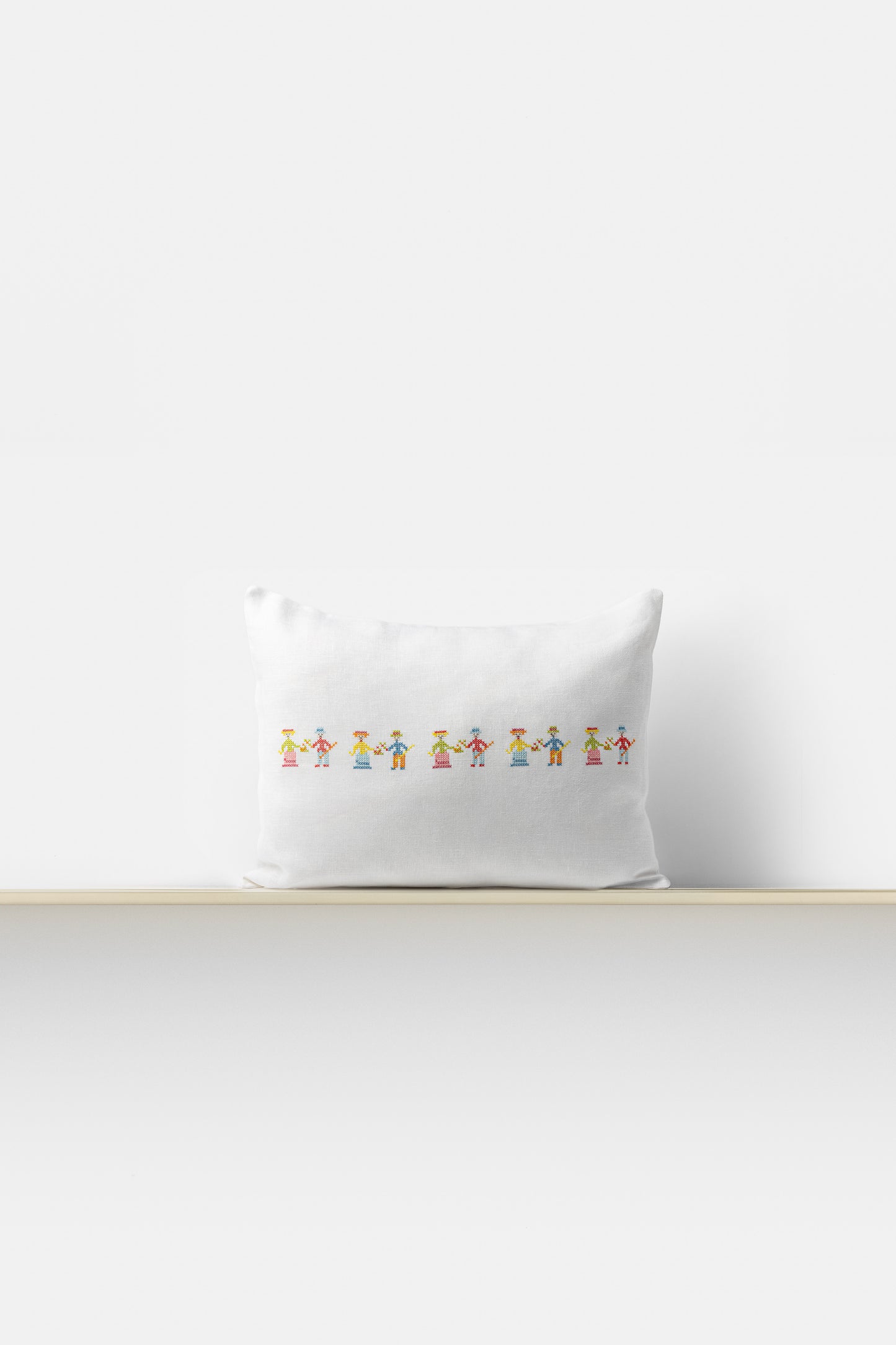 "People" pillow in White