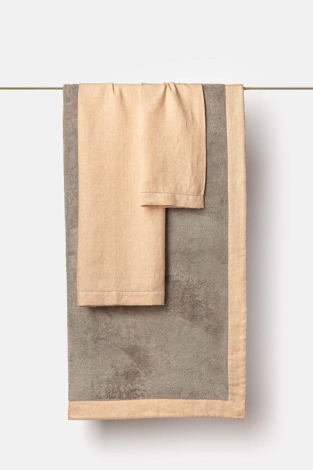 "Spugna Atena" bath towel in Phil Grey / Bruciato