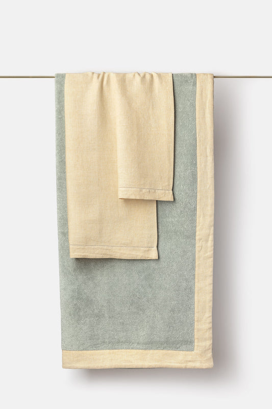 "Spugna Atena" bath towel in Irish Green / Sabbia