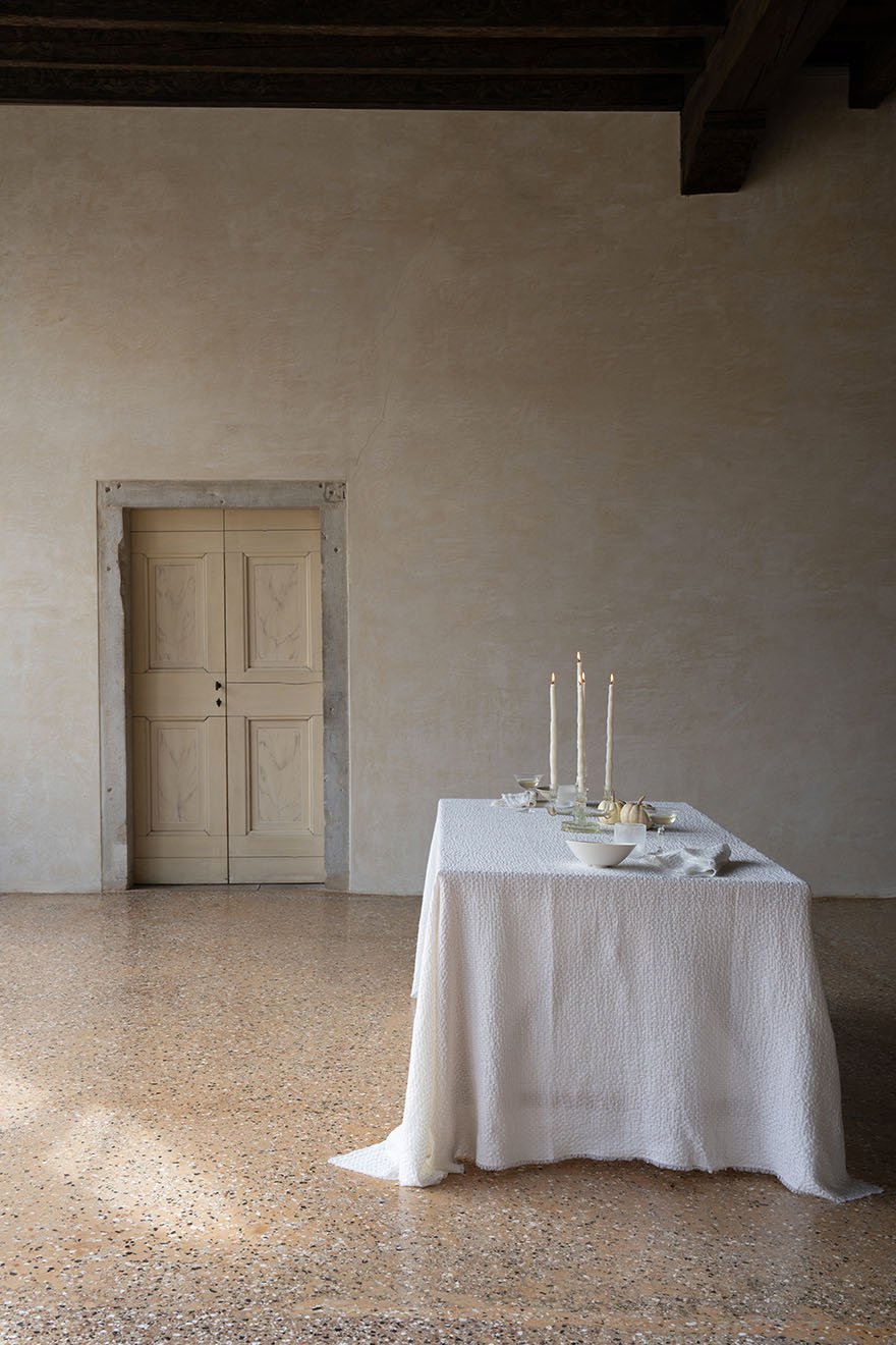 "Goccia" tablecloth in Optical White