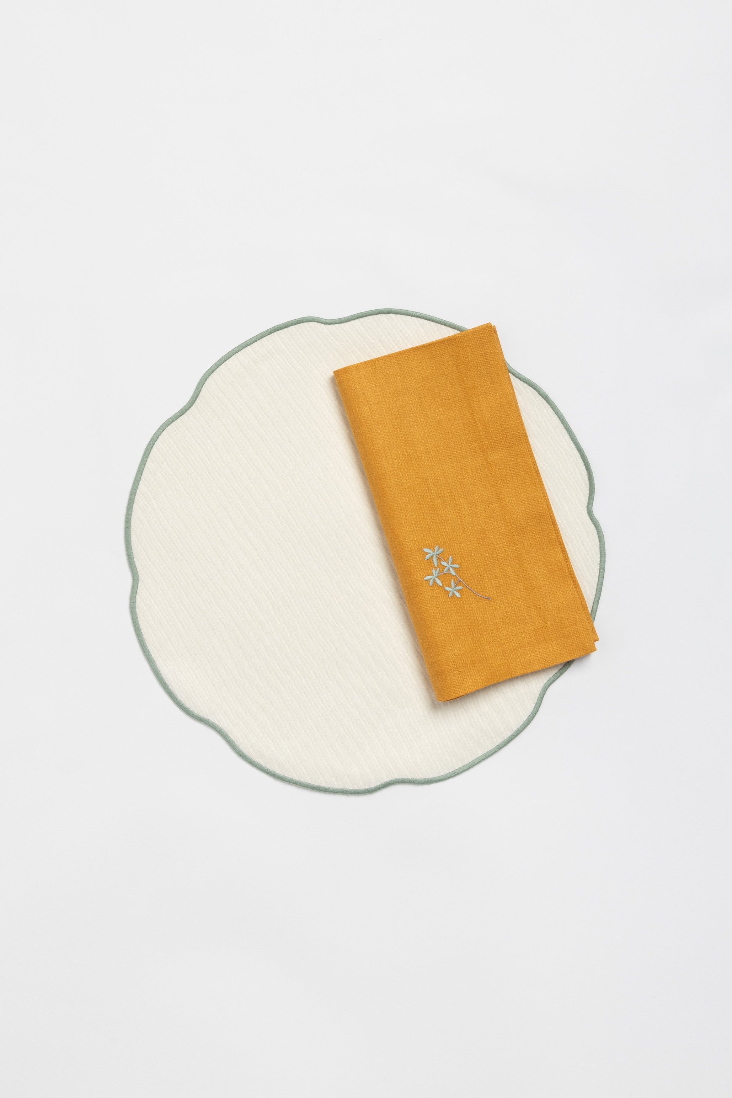 "Nura" placemat in White / Amande Green