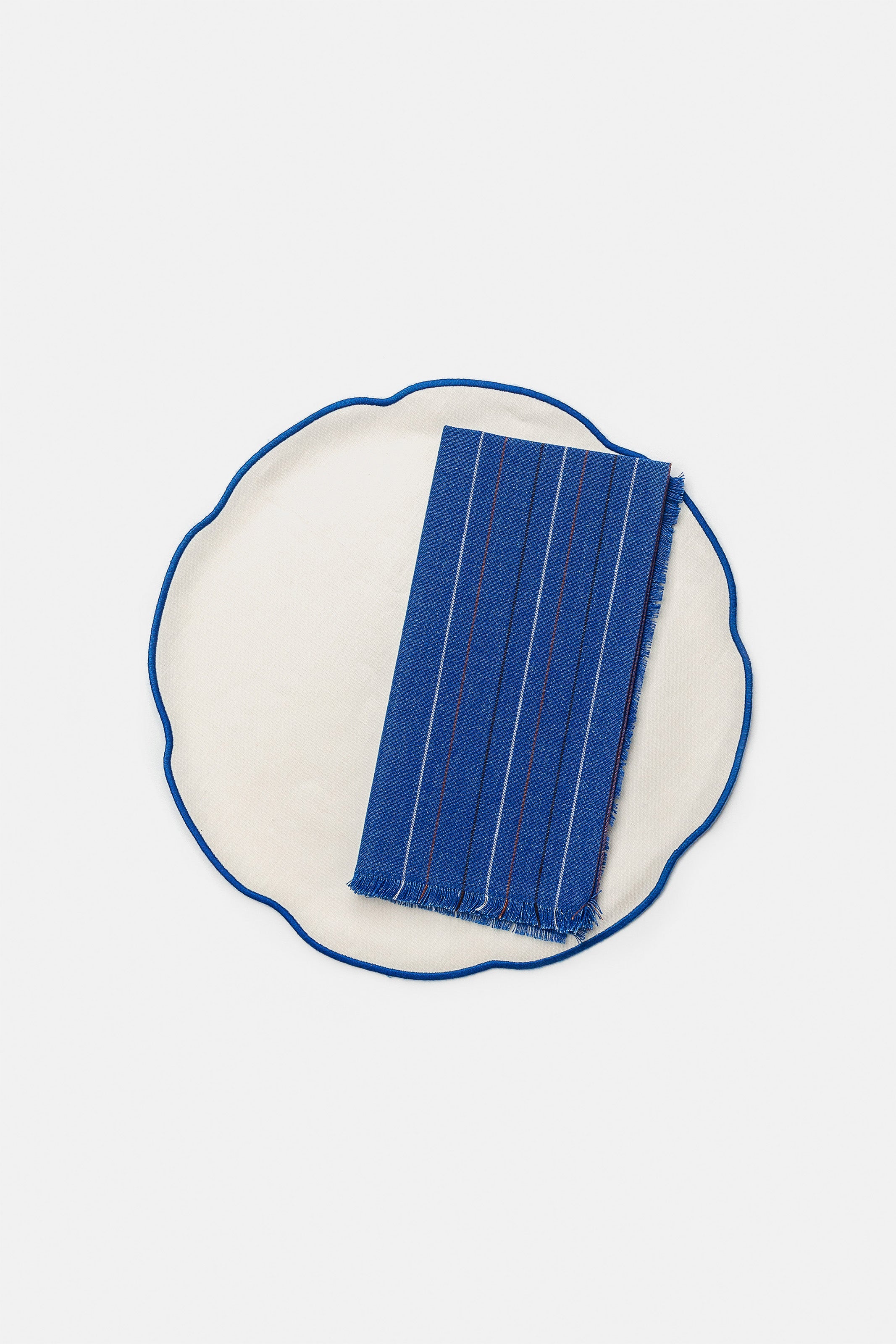 "Nura" placemat in White / Bresse Blue