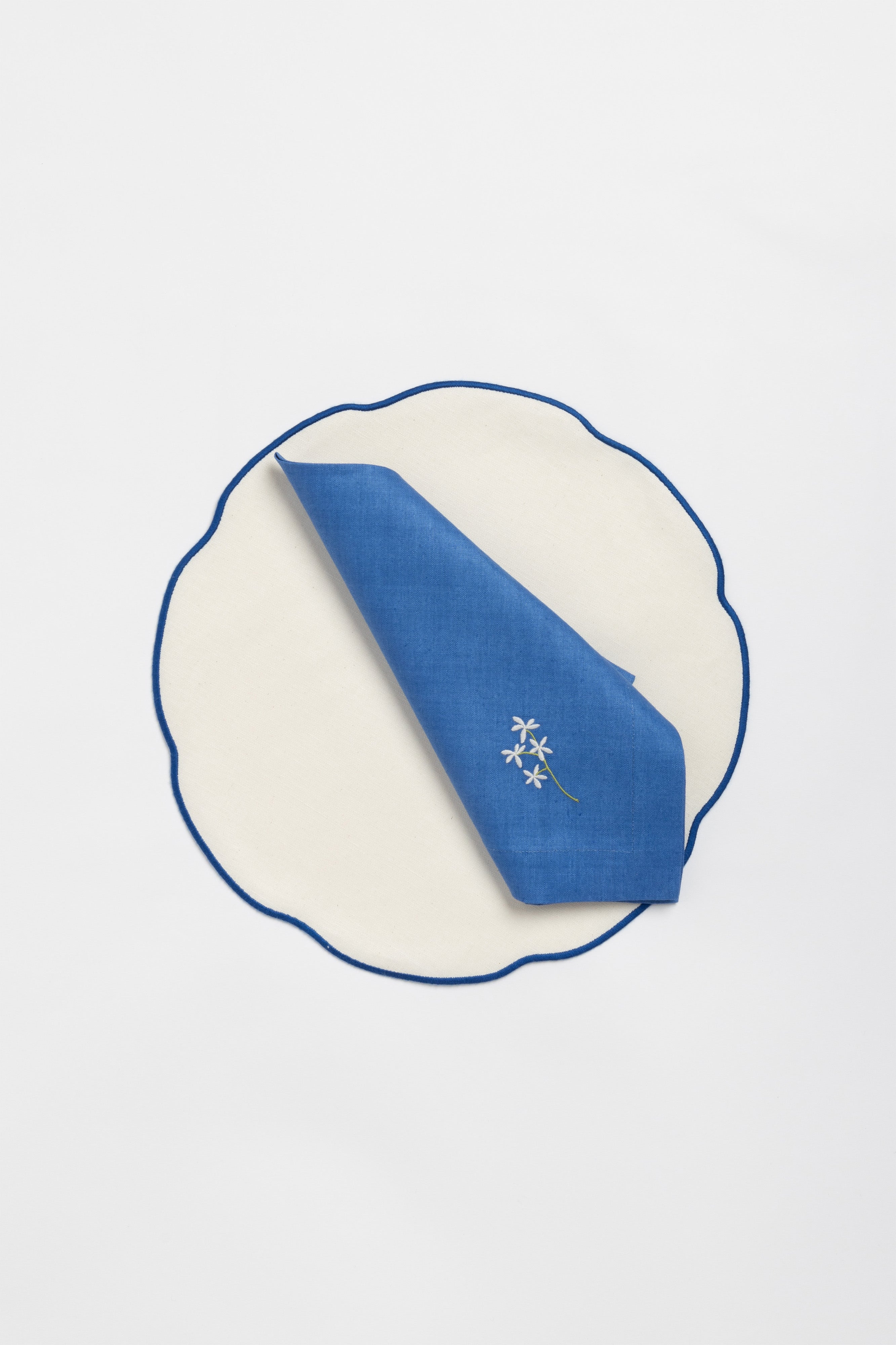 "Nura" placemat in White / Bresse Blue