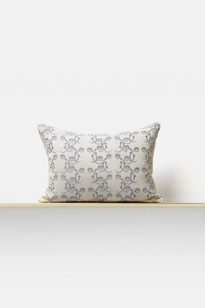 "F71 Cardo" cushion in Nettuno Blue