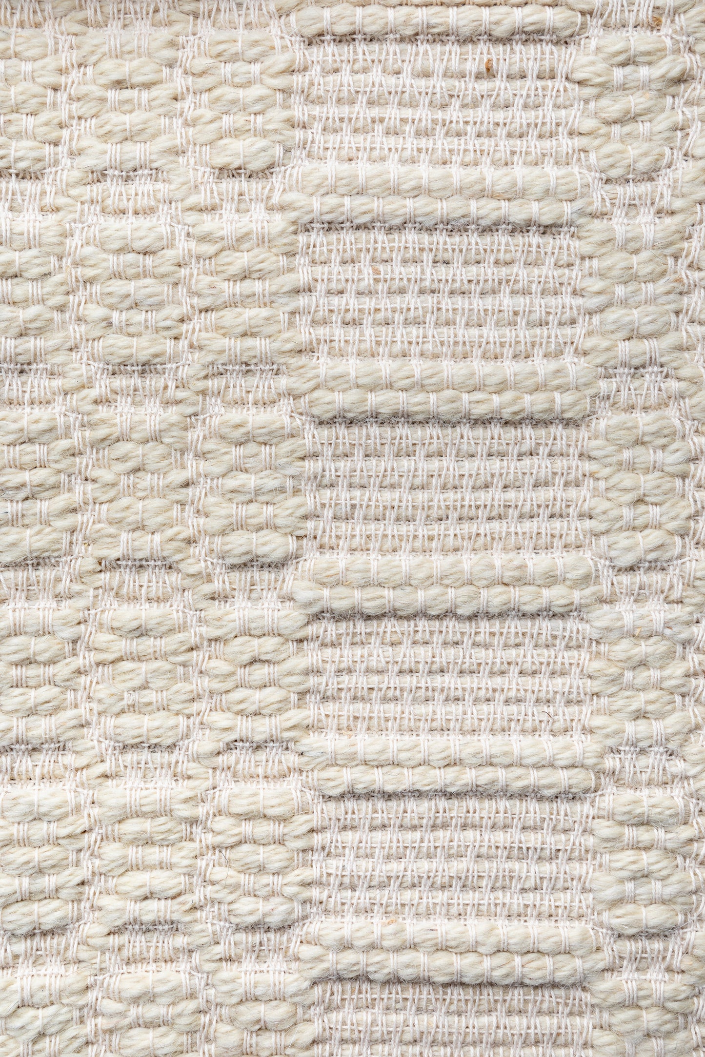 "Pinto Chiocciolina" rug in Natural White