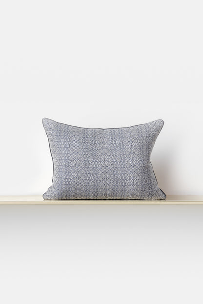 "Intreccio" cushion in Eclisse Blue